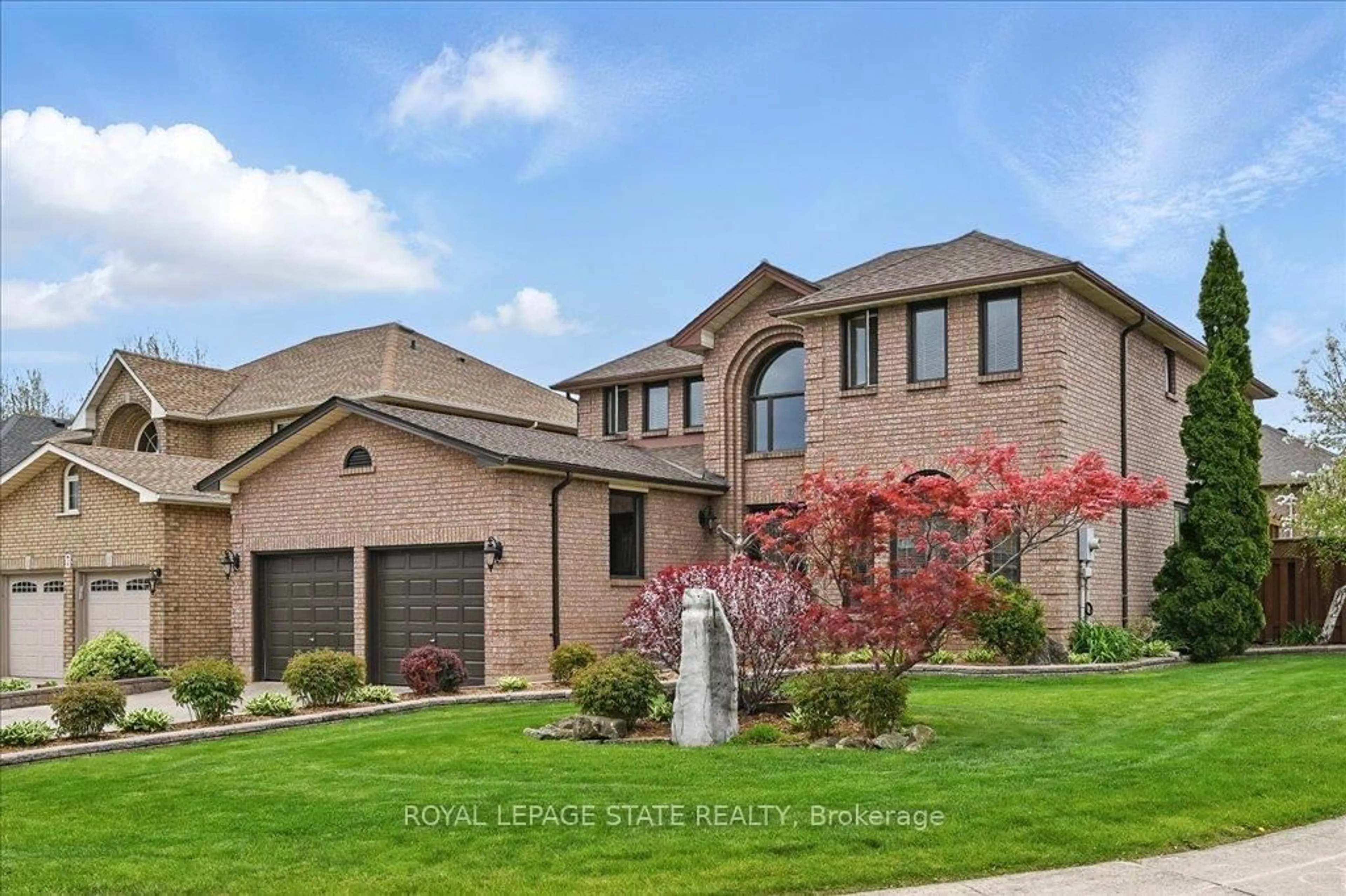 Home with brick exterior material, street for 3 Knights Crt, Hamilton Ontario L8T 4Z7
