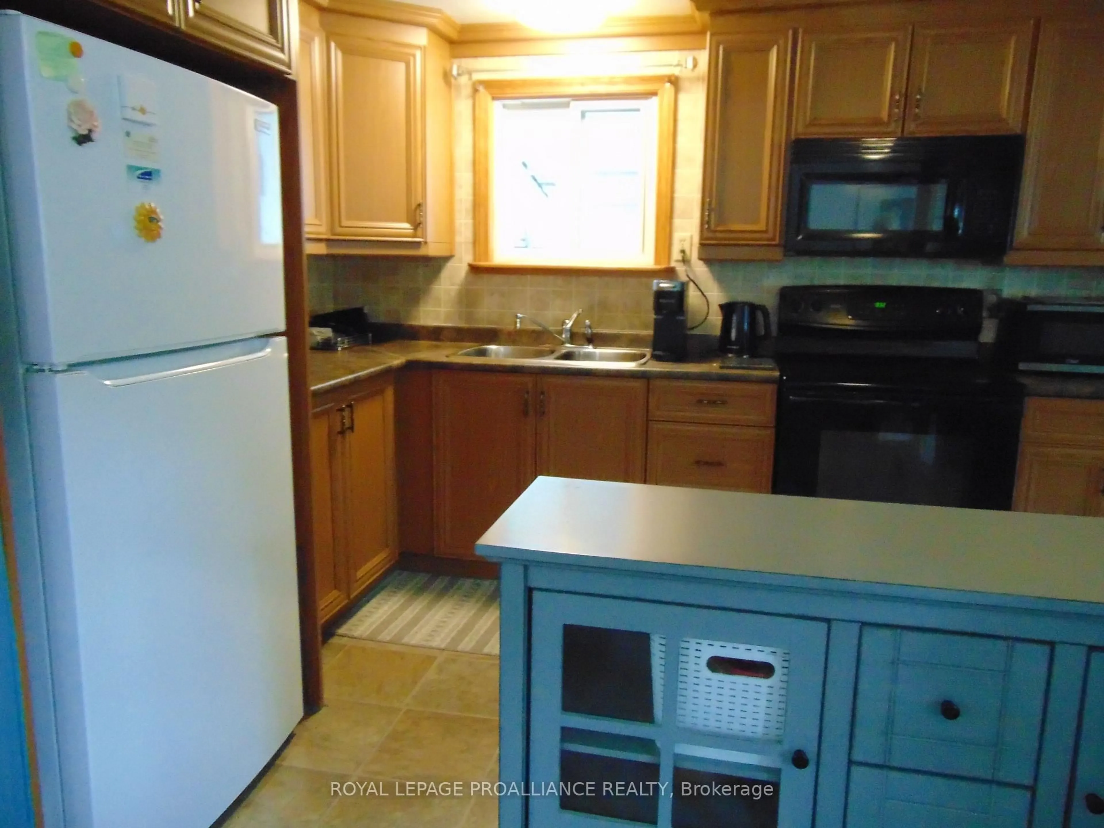 Standard kitchen, unknown for 1645 County Road 42 Rd #21, Rideau Lakes Ontario K0G 1E0