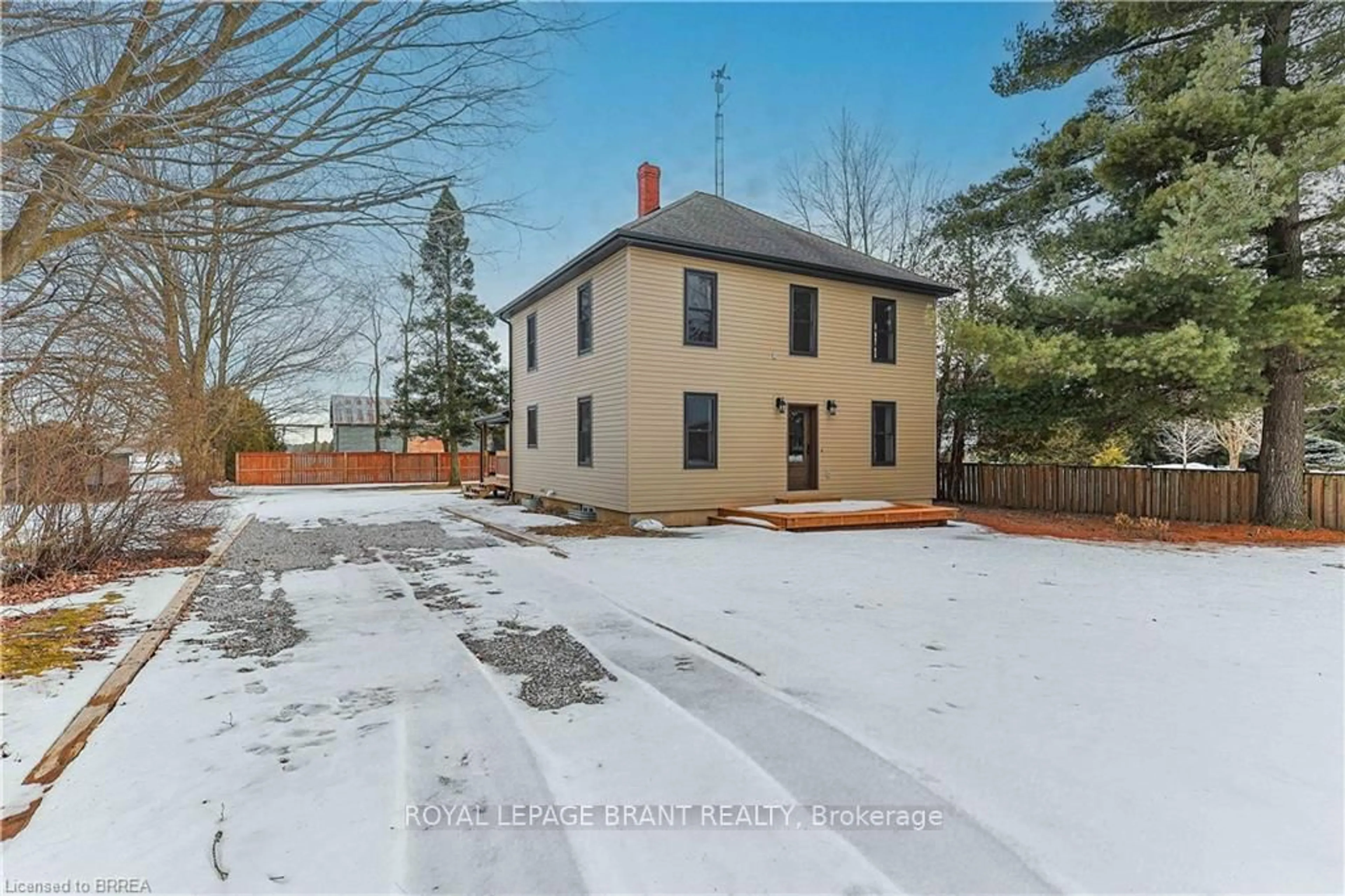 A pic from outside/outdoor area/front of a property/back of a property/a pic from drone, building for 190 La Salette Rd, Haldimand Ontario N0E 1H0