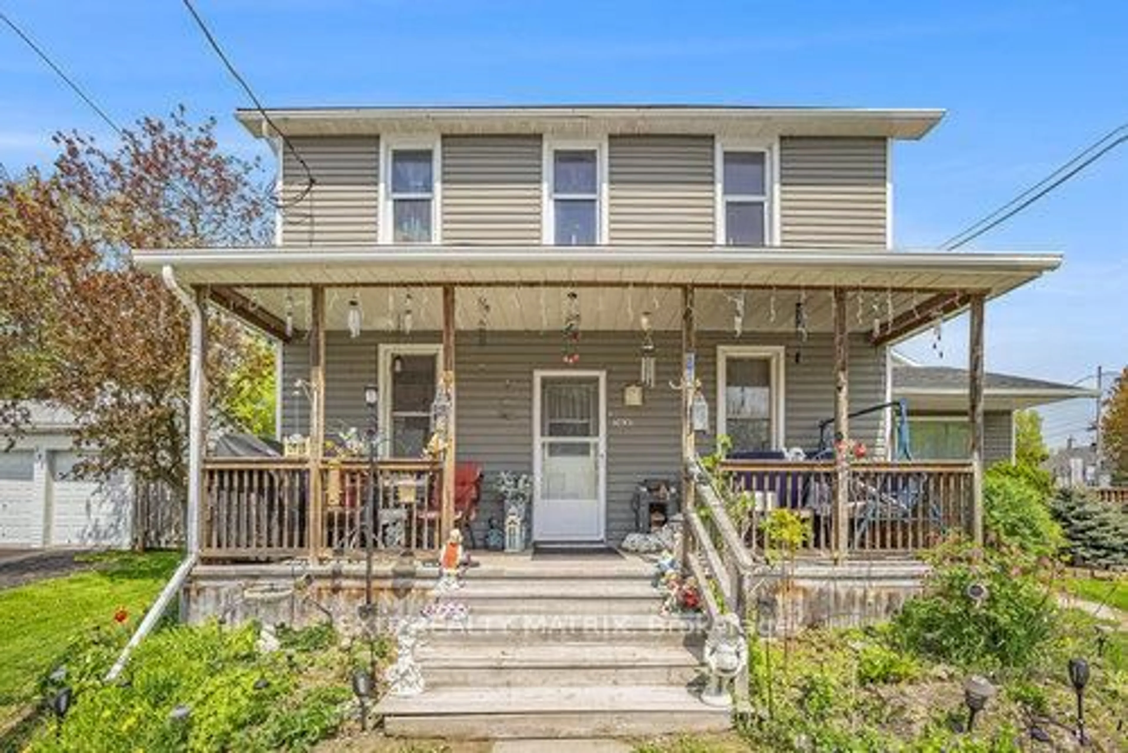 Home with vinyl exterior material, street for 203 Castor St, Russell Ontario K4R 1C7