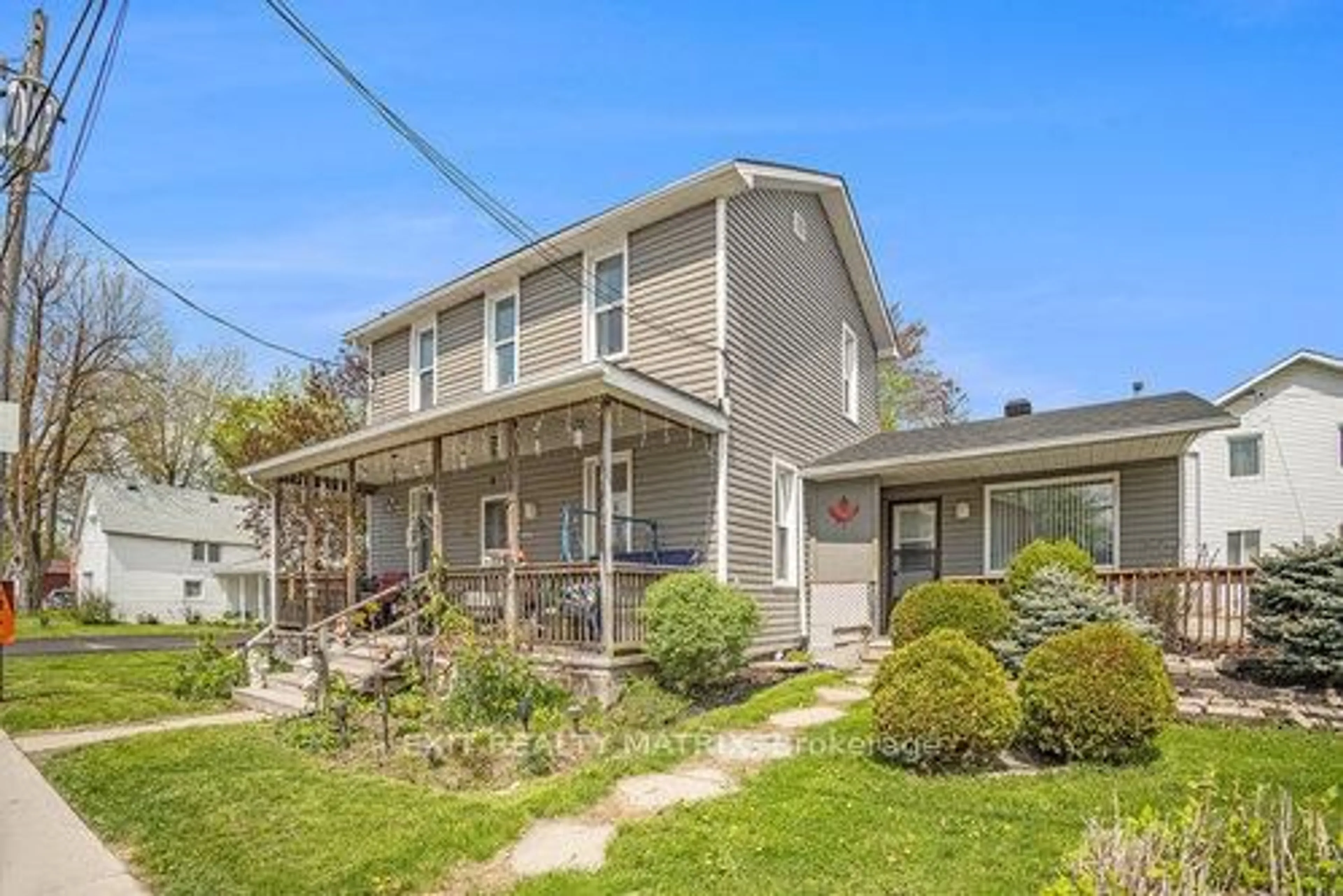 A pic from outside/outdoor area/front of a property/back of a property/a pic from drone, street for 203 Castor St, Russell Ontario K4R 1C7
