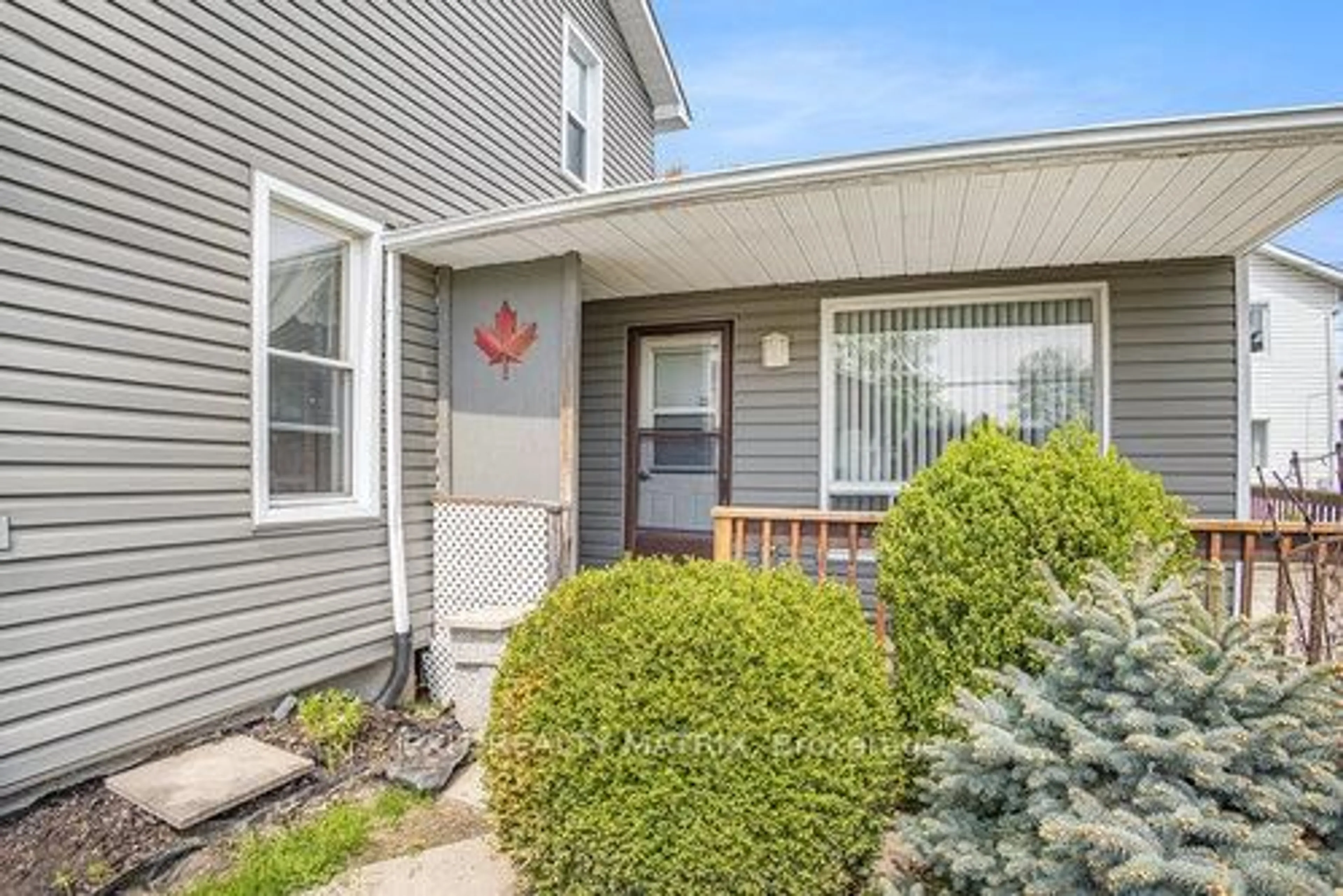 Home with vinyl exterior material, street for 203 Castor St, Russell Ontario K4R 1C7
