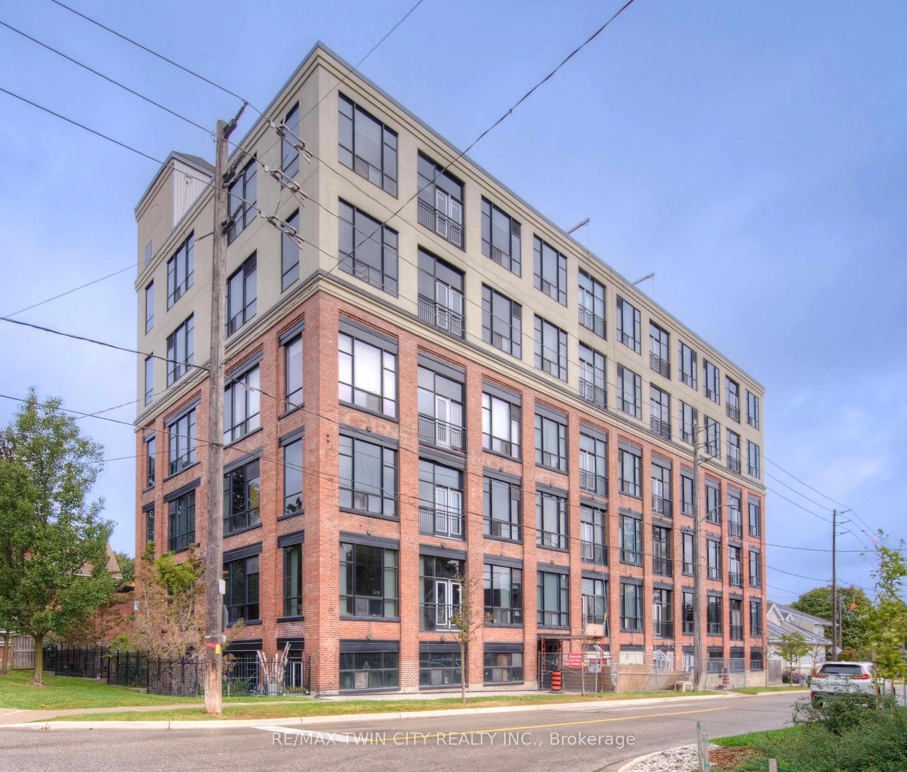 Home with brick exterior material, building for 120 MANSION St #UNIT 500, Kitchener Ontario N2H 0A1