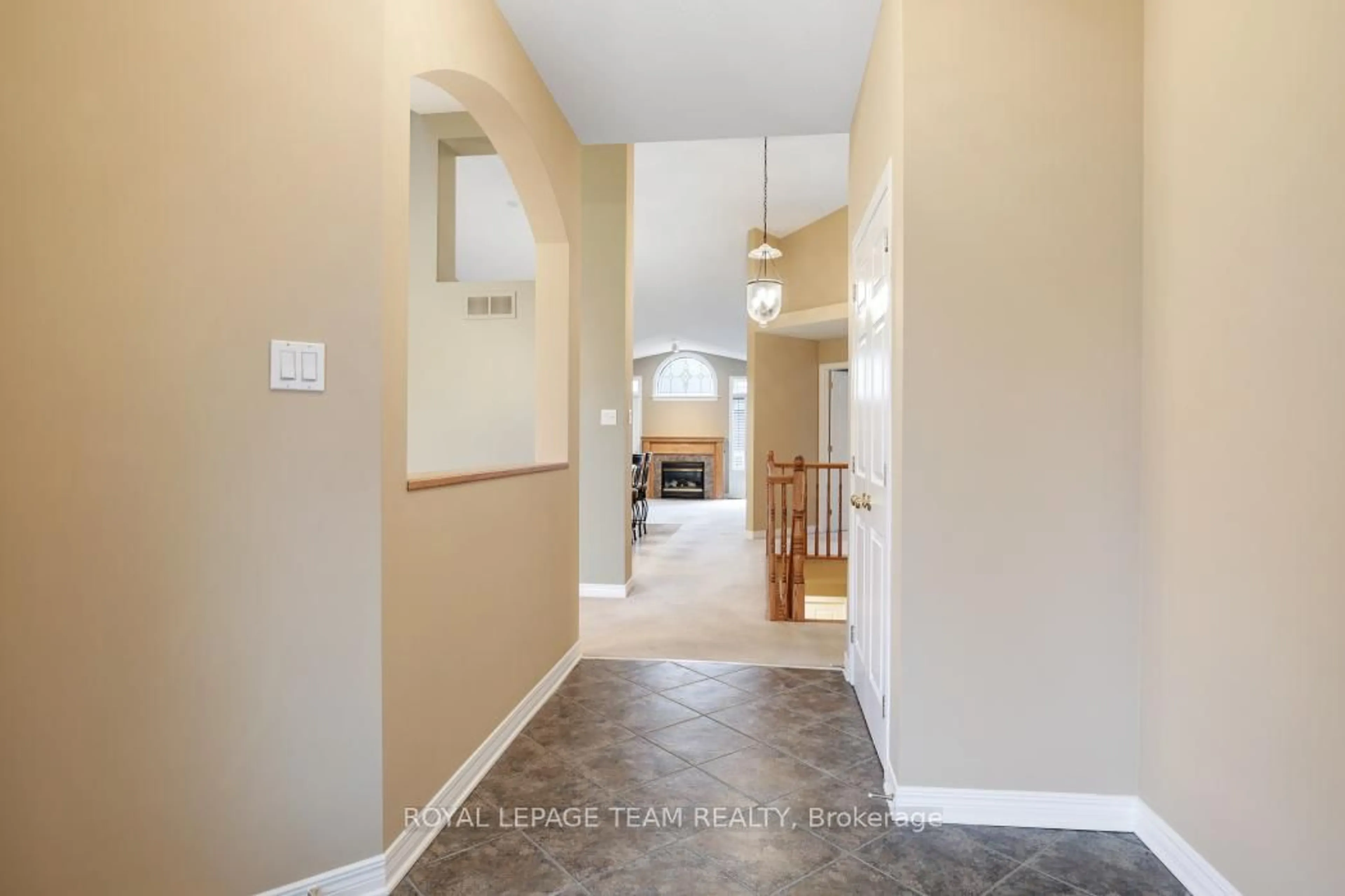 Indoor entryway for 4286 Green Gables Lane, Ottawa Ontario K1V 1S4