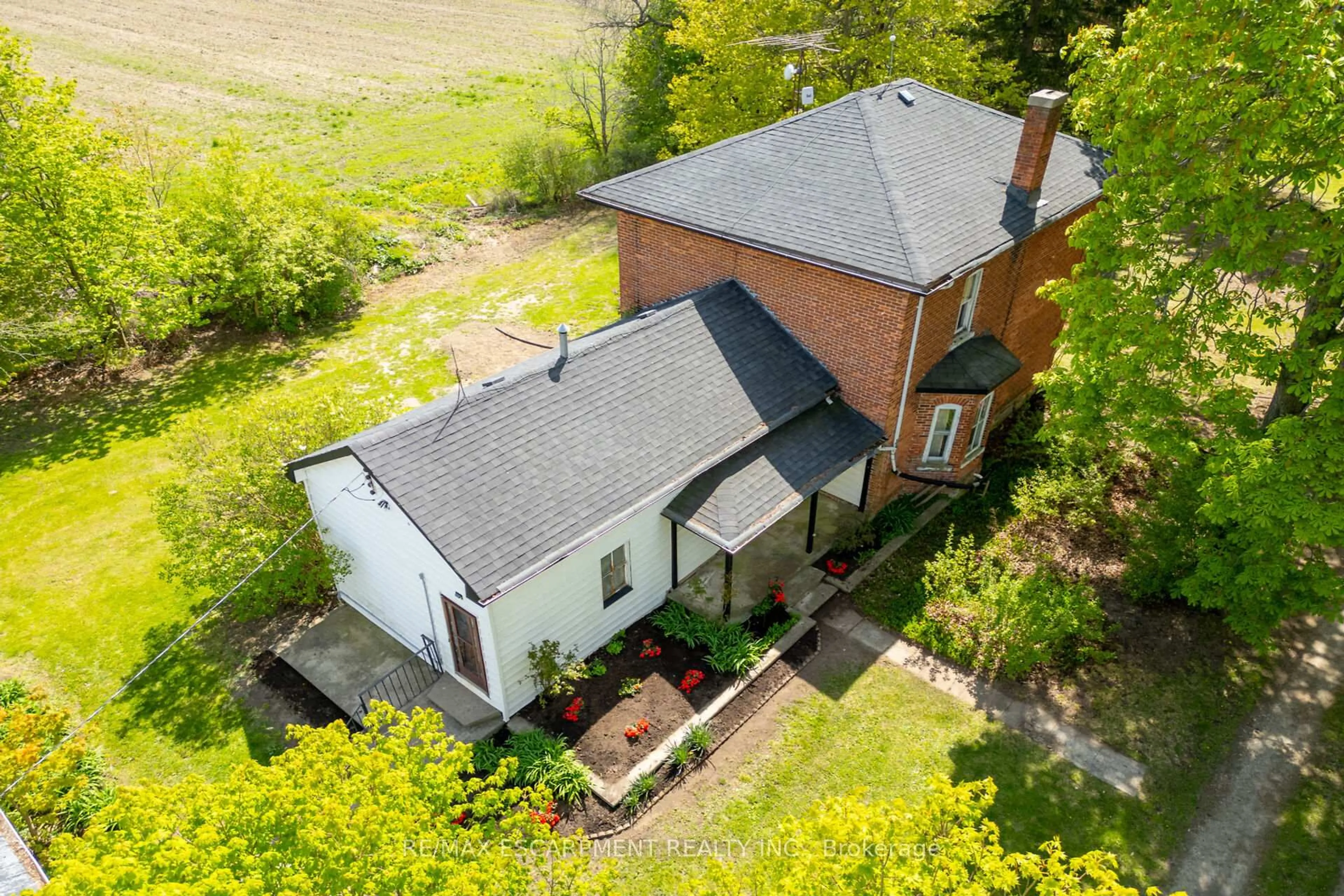 A pic from outside/outdoor area/front of a property/back of a property/a pic from drone, building for 534 Haldimand 32 Rd, Haldimand Ontario N0A 1C0
