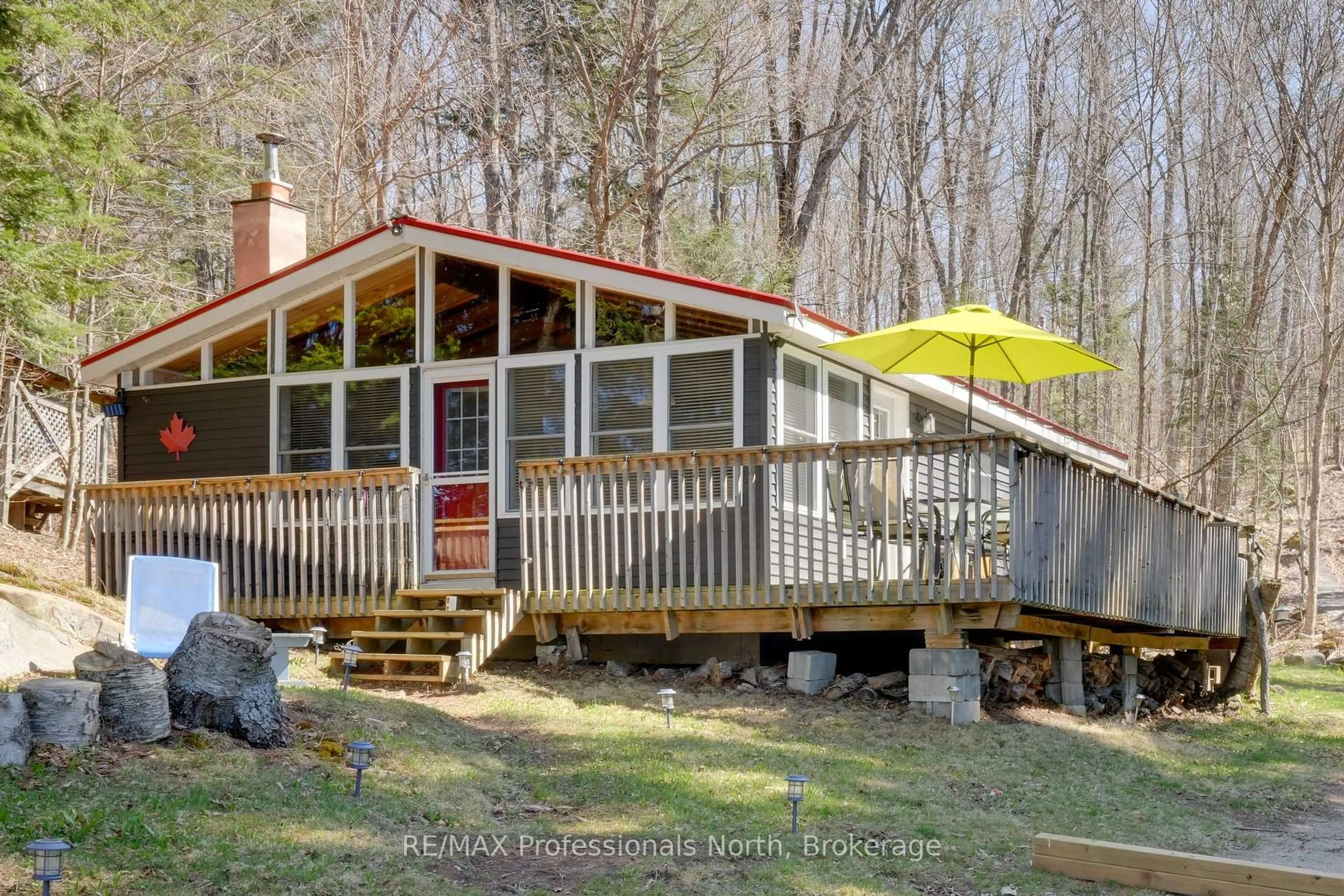 Home with vinyl exterior material, unknown for 636 Skyline Dr, Burk's Falls Ontario P0A 1J0