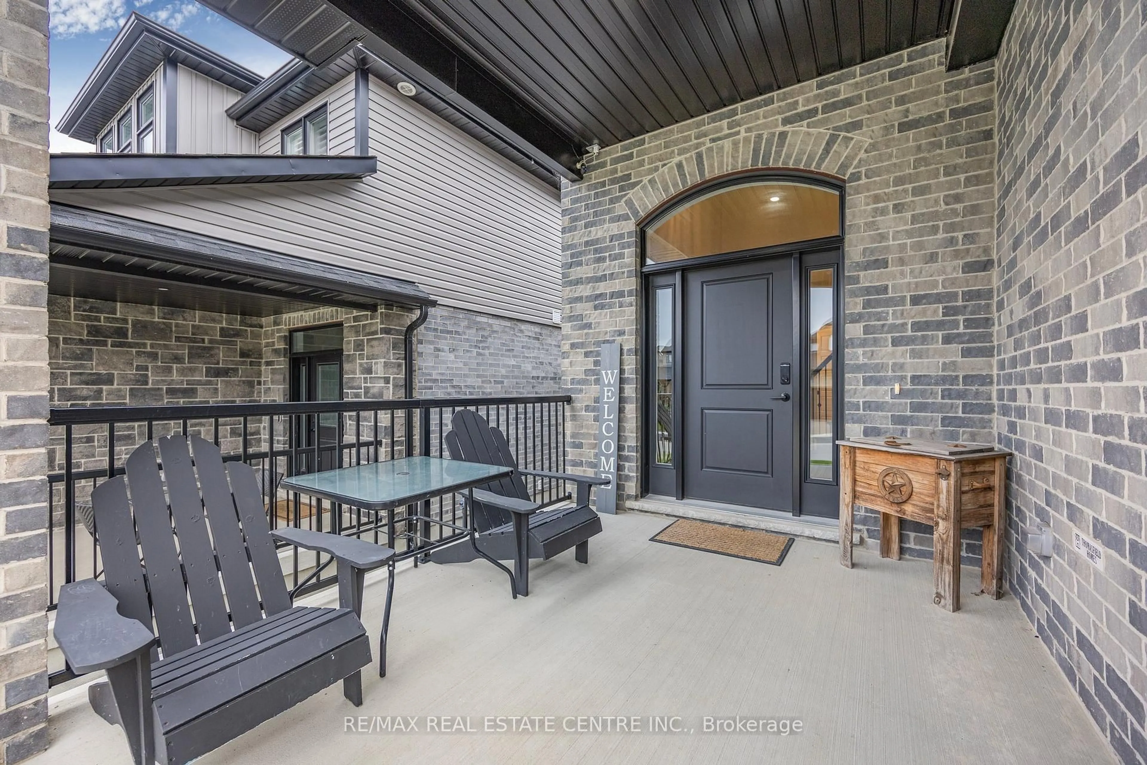 Patio, street for 16 Tindall Cres, East Luther Grand Valley Ontario L9W 6P2