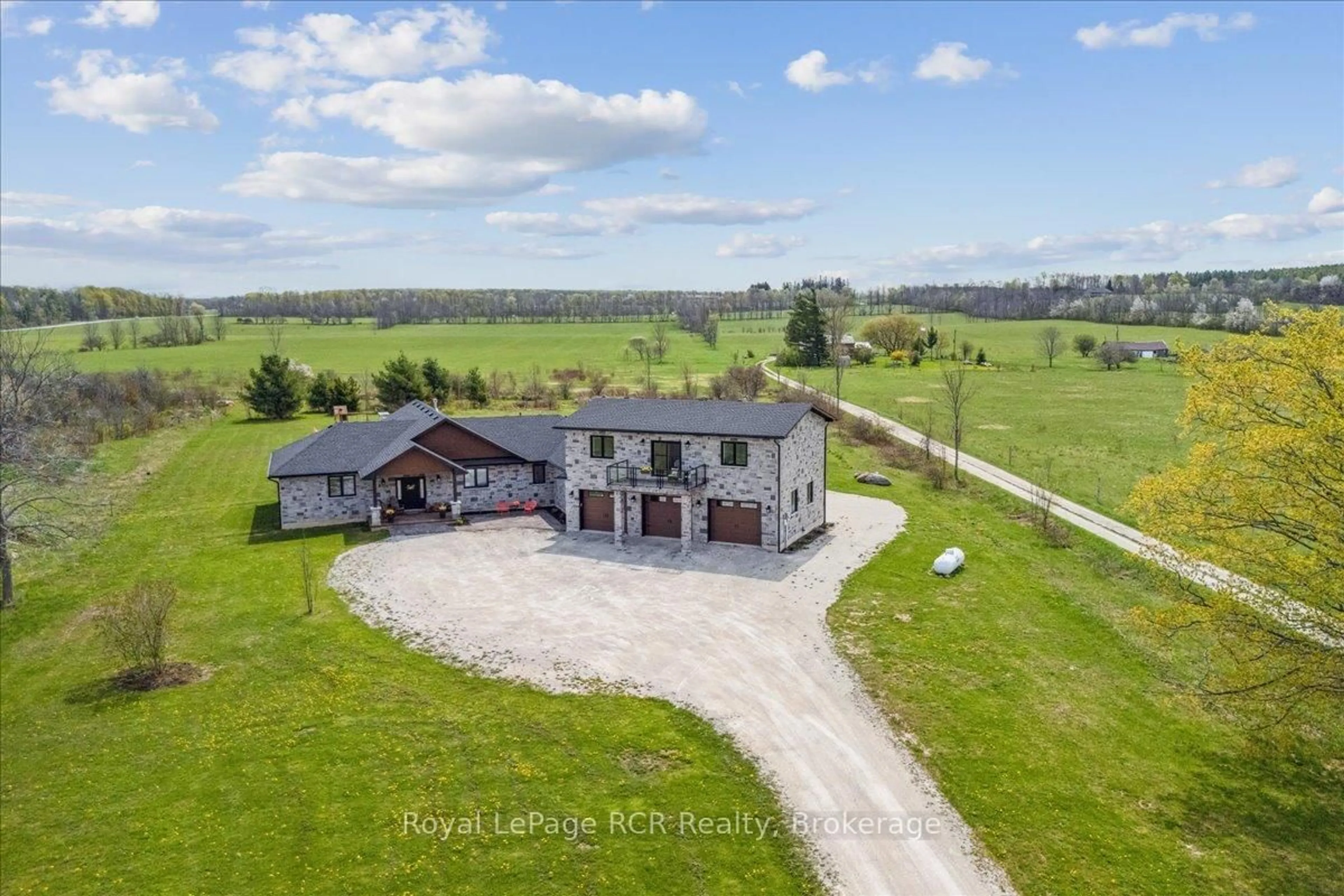 A pic from outside/outdoor area/front of a property/back of a property/a pic from drone, building for 438811 Grey 15 Rd, Meaford Ontario N4K 5N3