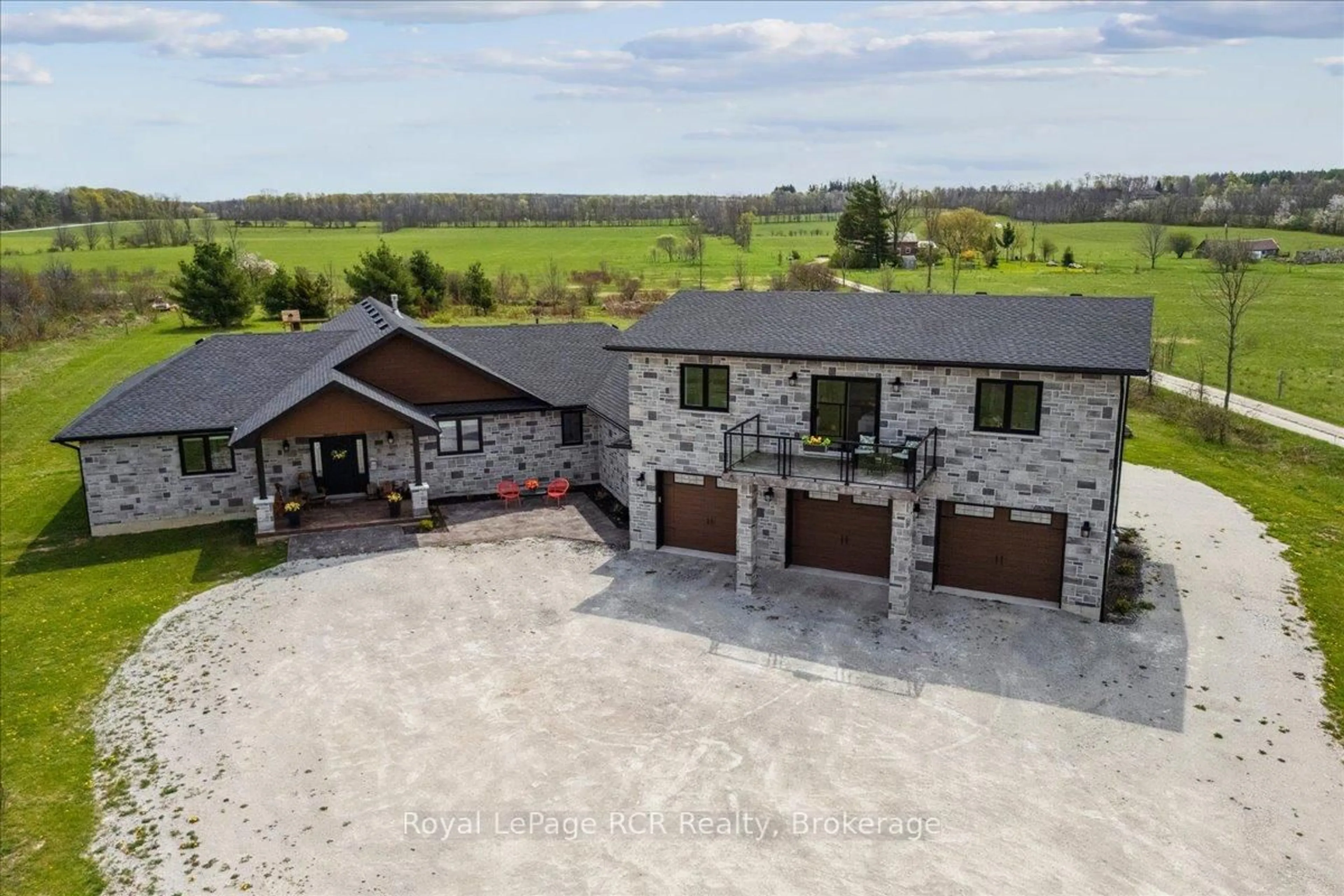 A pic from outside/outdoor area/front of a property/back of a property/a pic from drone, building for 438811 Grey 15 Rd, Meaford Ontario N4K 5N3