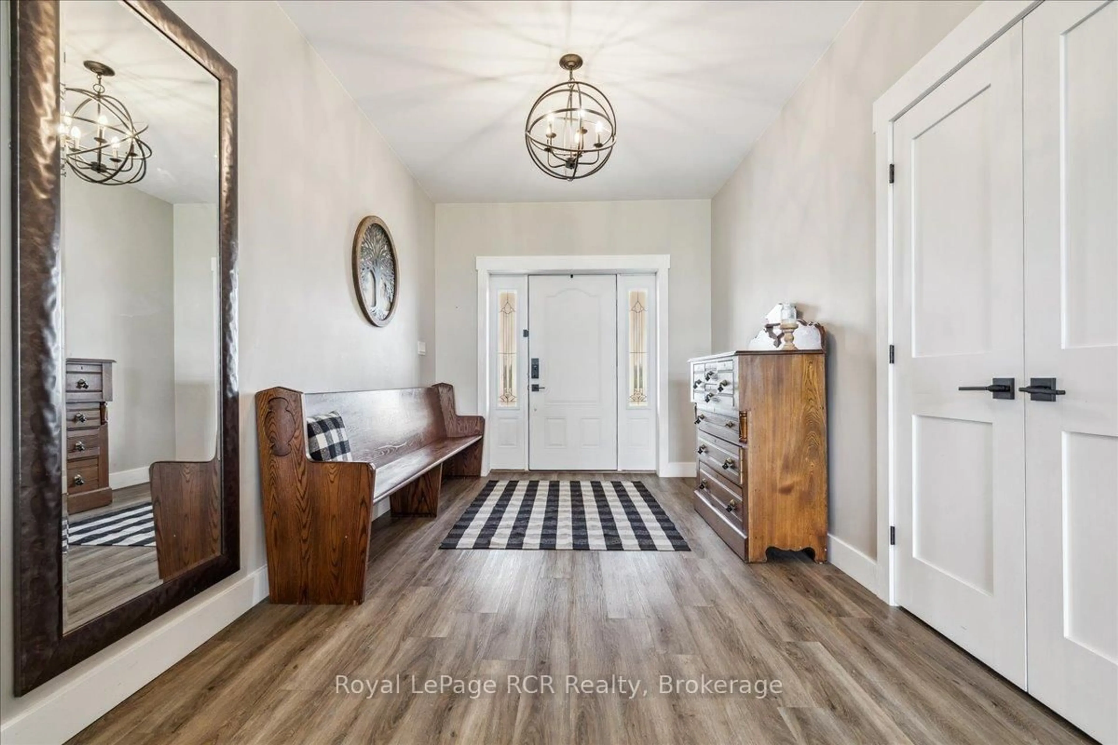 Indoor entryway for 438811 Grey 15 Rd, Meaford Ontario N4K 5N3