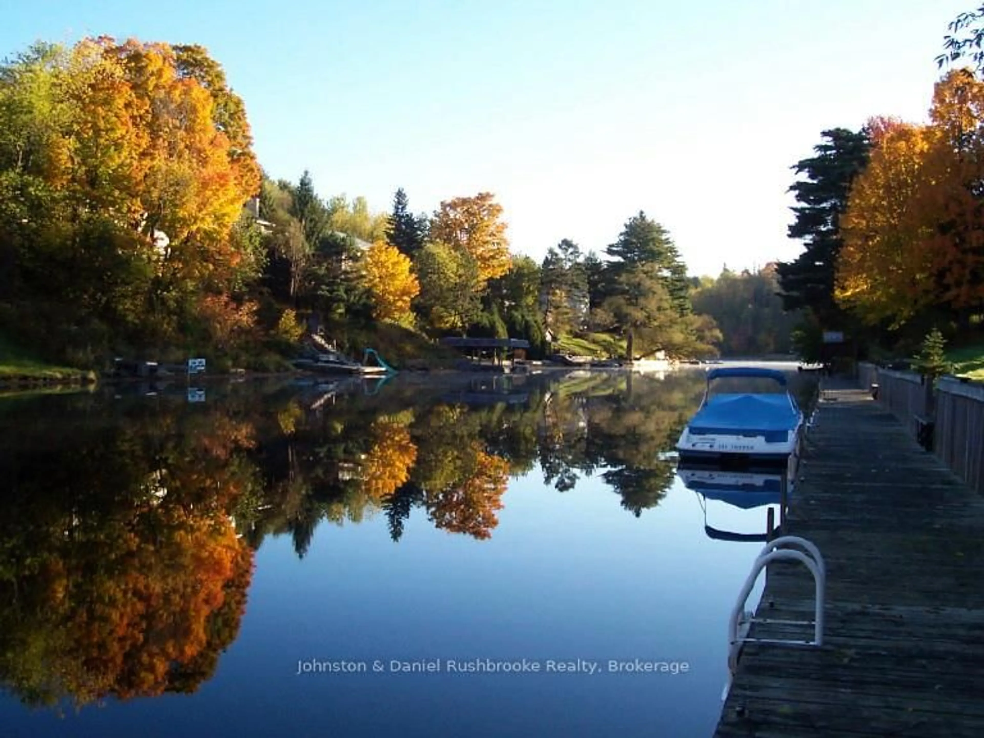 Blurry image for 93 Shoreline Dr, Bracebridge Ontario P1L 1Z4