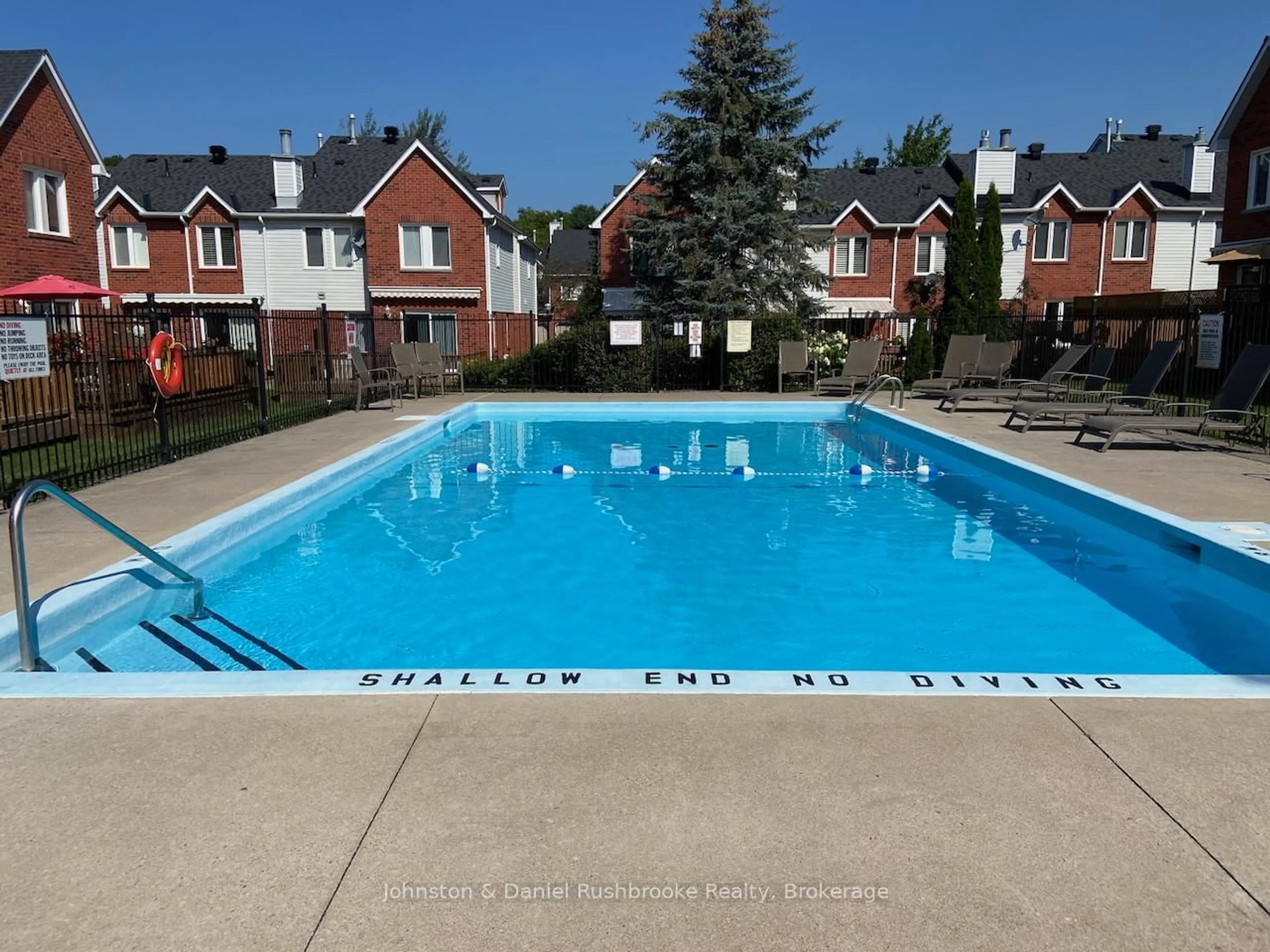 Pool for 93 Shoreline Dr, Bracebridge Ontario P1L 1Z4