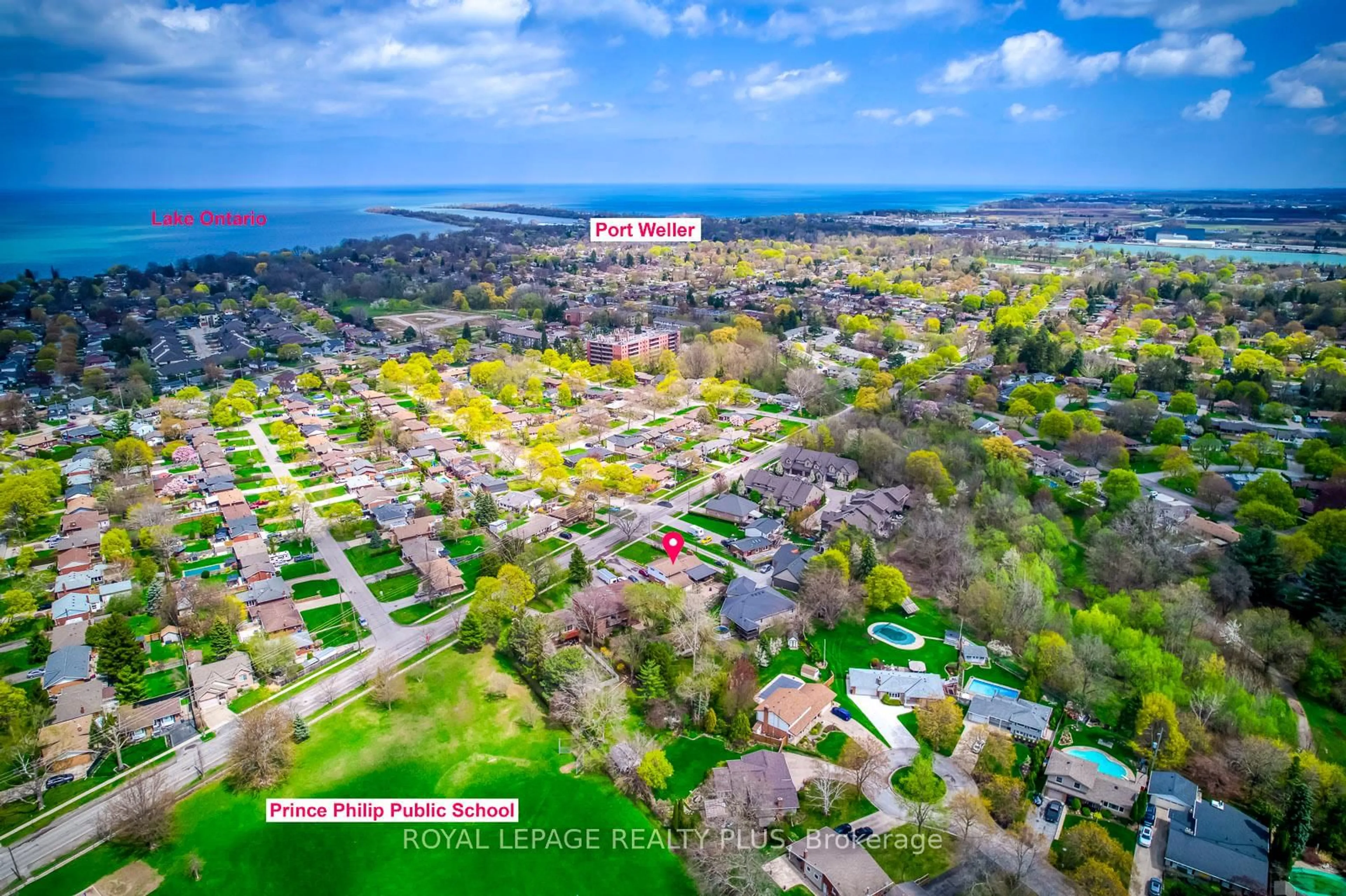 A pic from outside/outdoor area/front of a property/back of a property/a pic from drone, water/lake/river/ocean view for 128 PARNELL Rd, St. Catharines Ontario L2M 1V4
