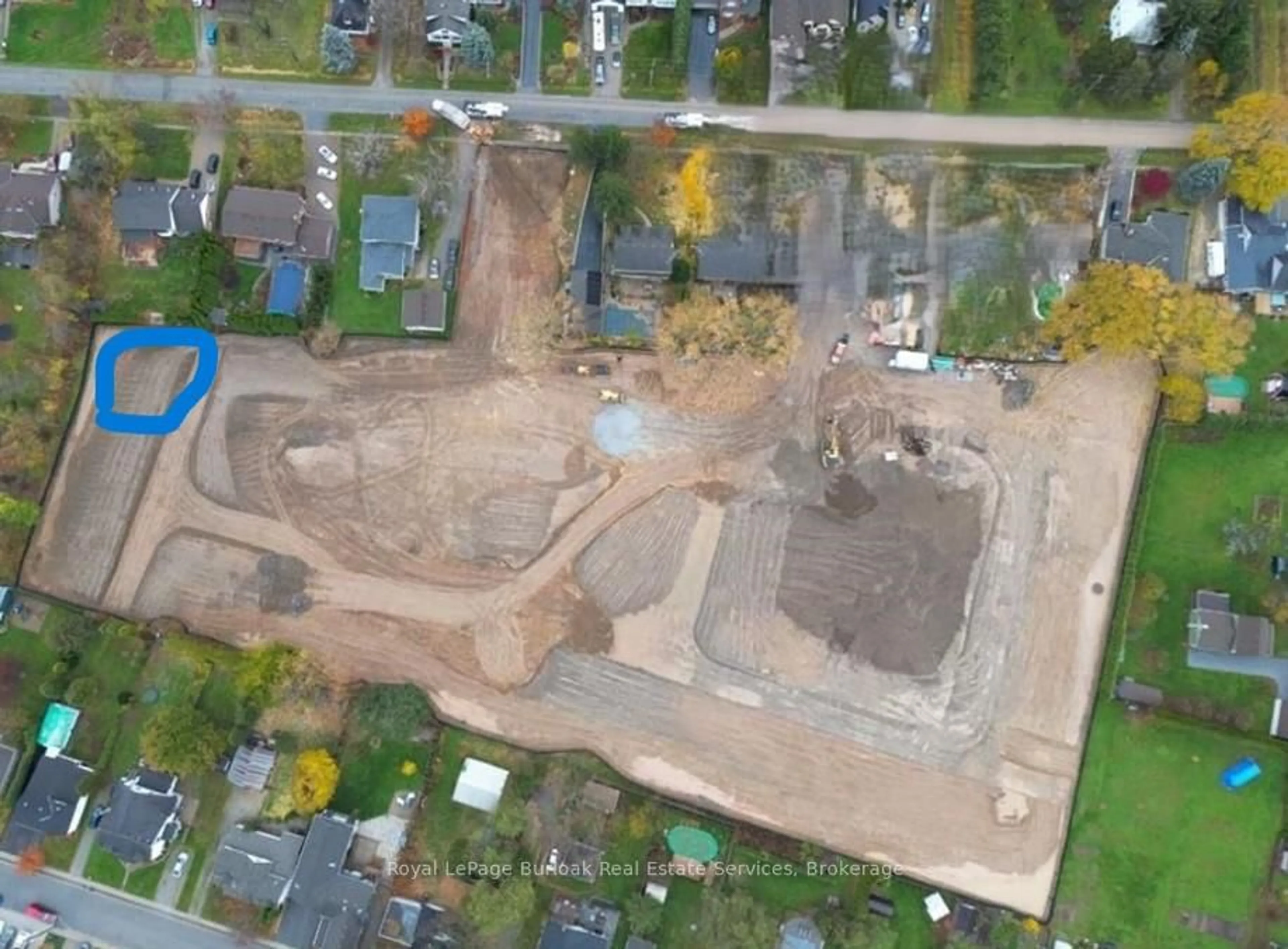 A pic from outside/outdoor area/front of a property/back of a property/a pic from drone, building for 2797 Red Maple Ave, Lincoln Ontario L0S 1S0