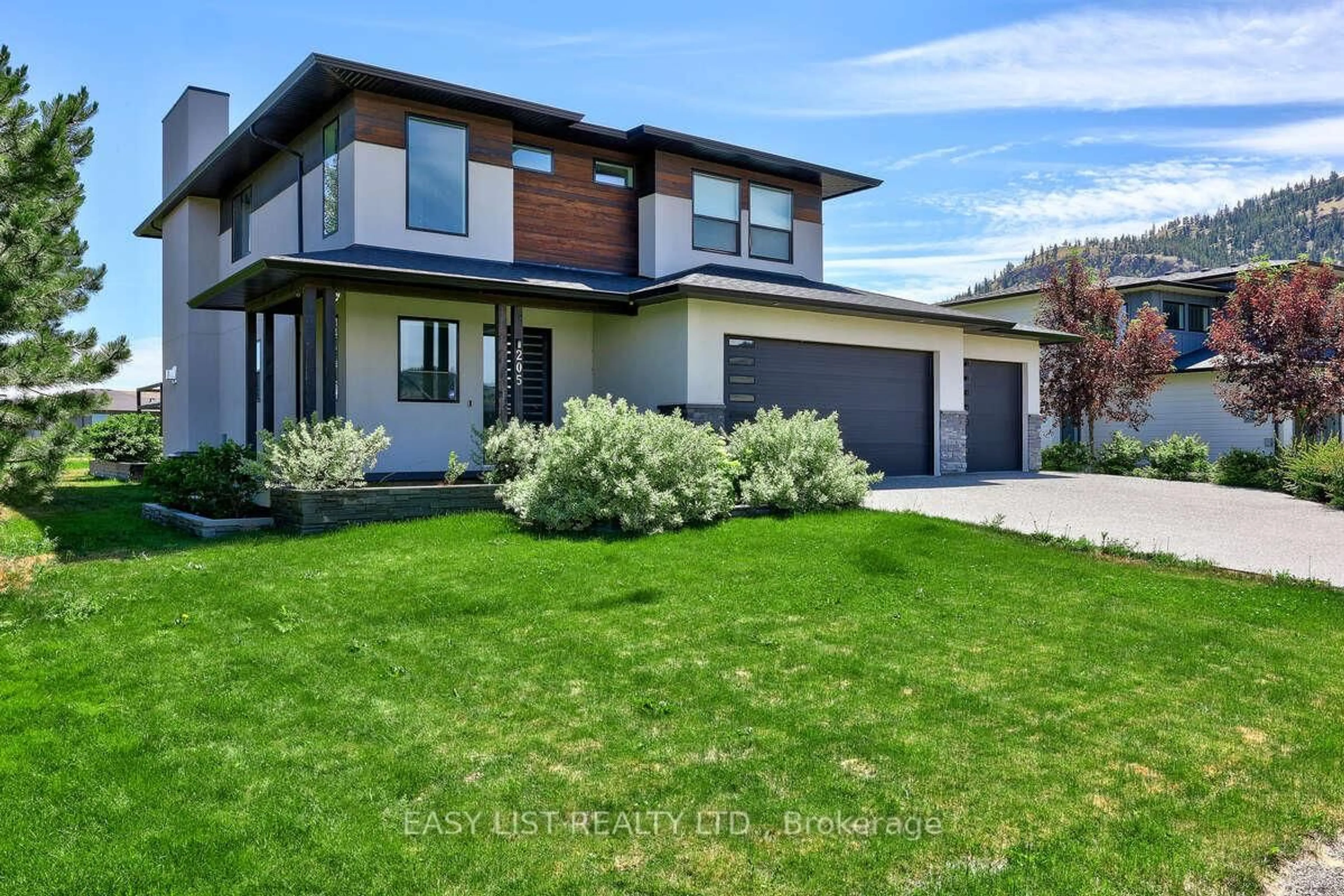 Home with vinyl exterior material, street for 205 Rue Cheval Noir N/A, Out of Area British Columbia V1S 0B3