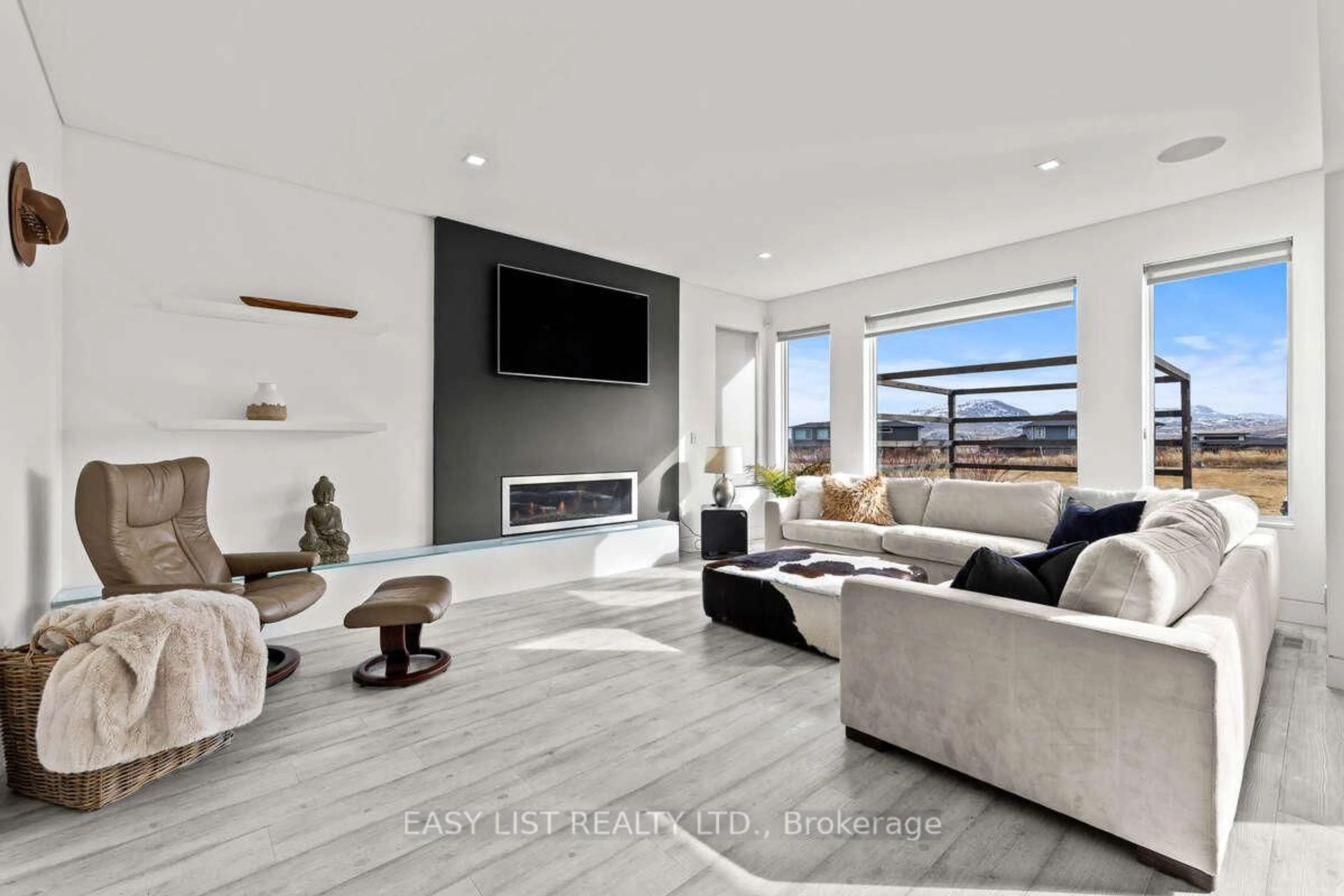 Living room with furniture, unknown for 205 Rue Cheval Noir N/A, Out of Area British Columbia V1S 0B3