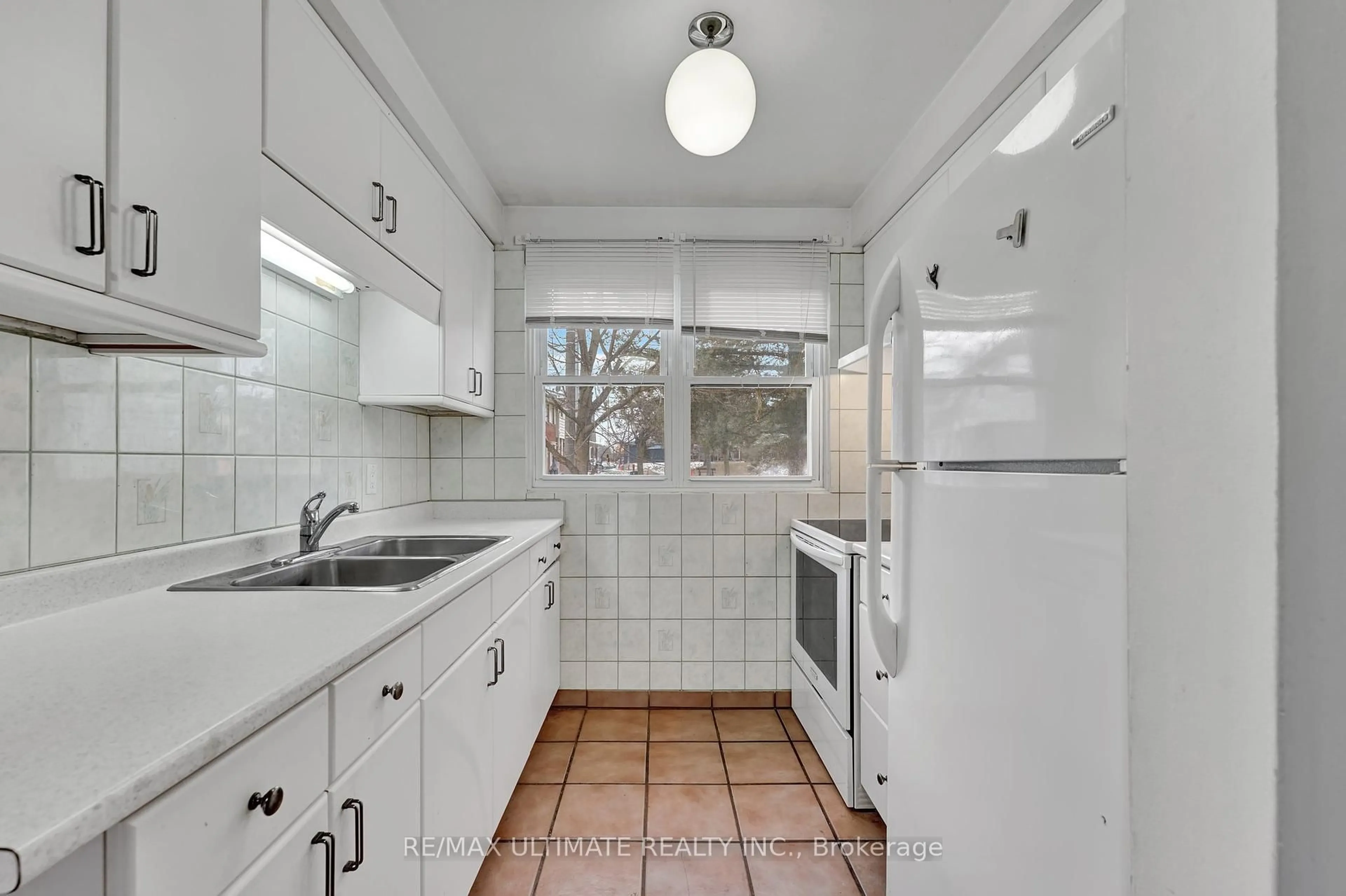 Standard kitchen, ceramic/tile floor for 207 North Park St #D, Belleville Ontario K8P 4T9