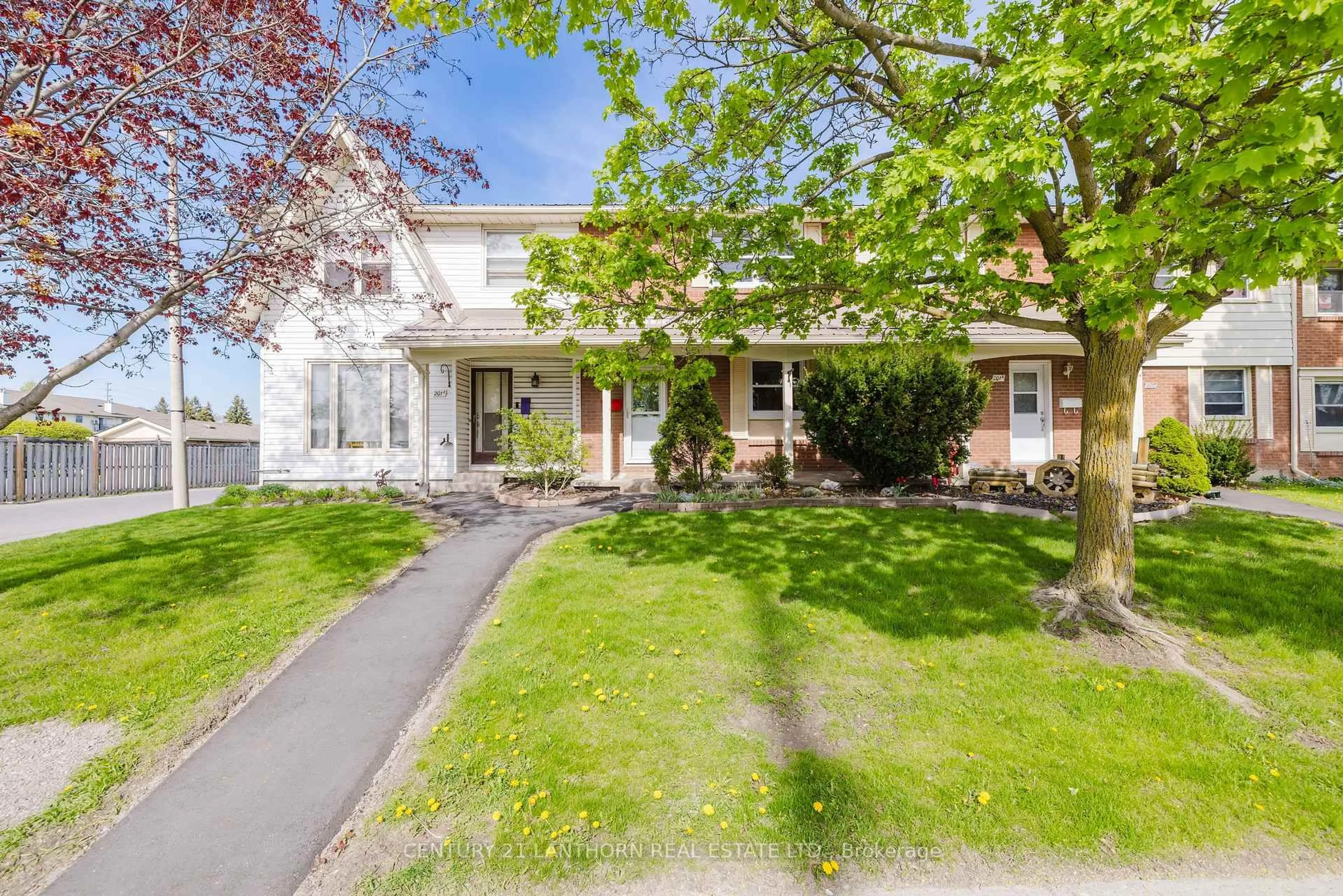 Home with vinyl exterior material, street for 201 North Park St #H, Belleville Ontario K8P 4T9