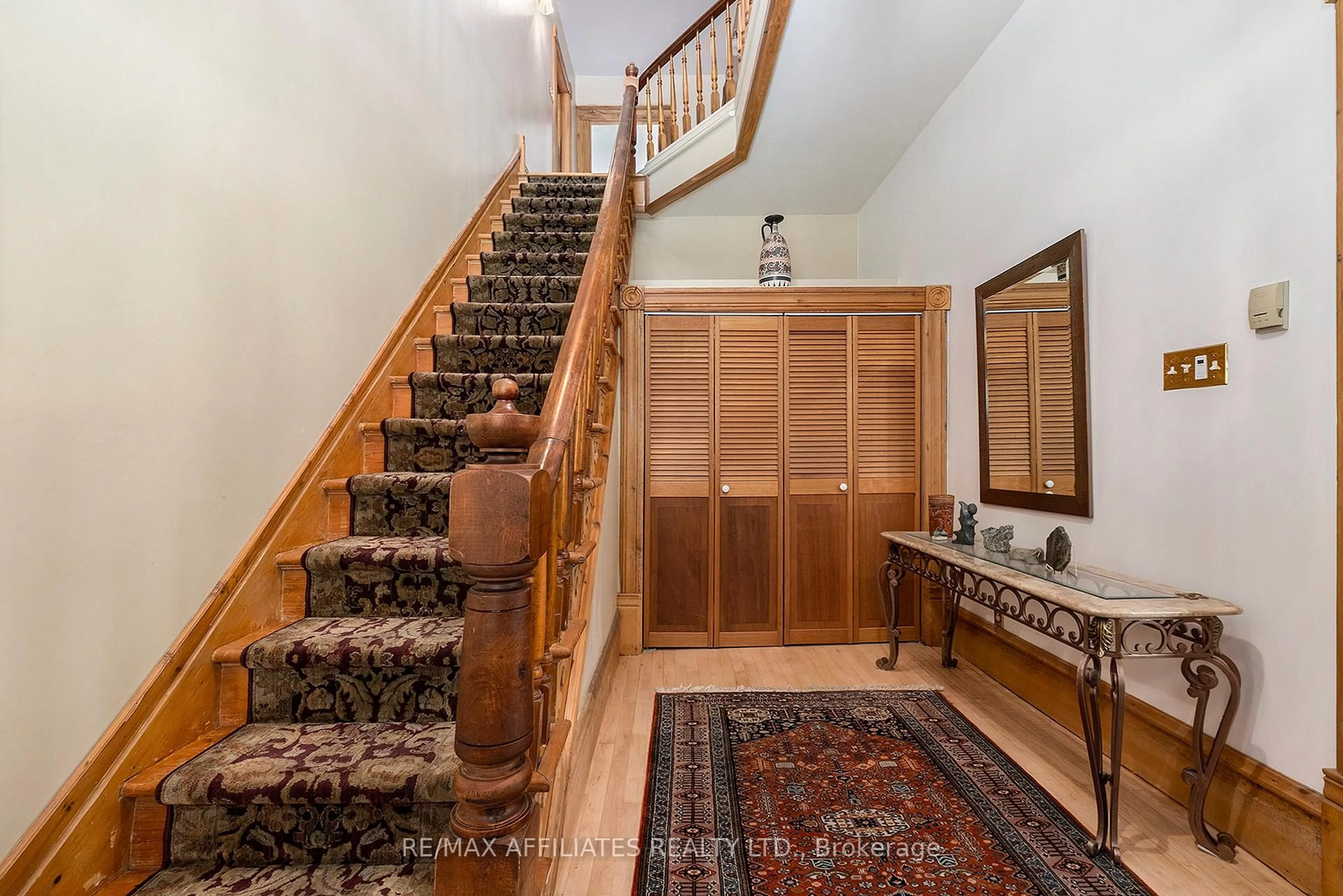 Indoor foyer for 2407 County Rd 16 Rd, Casselman Ontario K0A 1M0