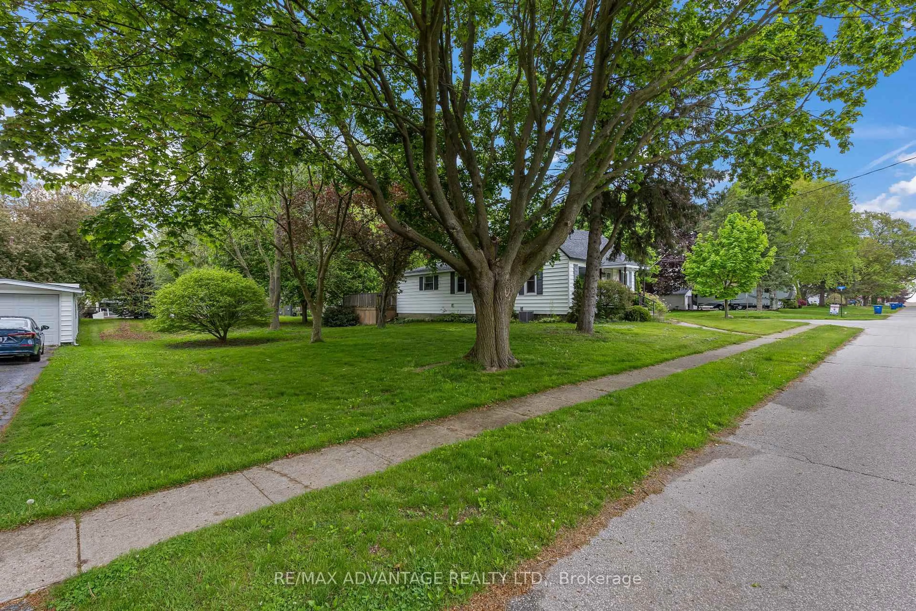 A pic from outside/outdoor area/front of a property/back of a property/a pic from drone, street for 30 Broadway St, Chatham-Kent Ontario N0P 2C0