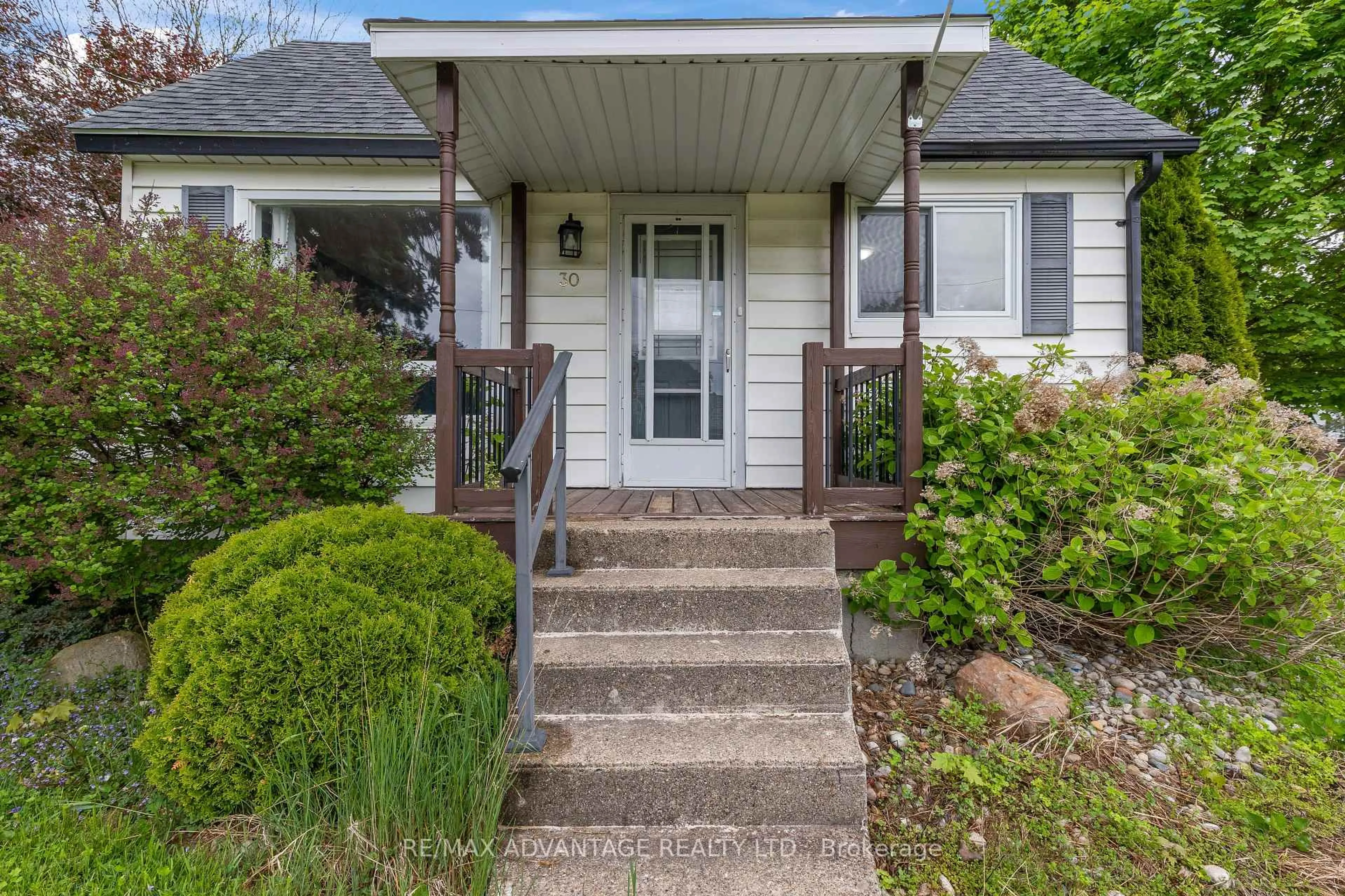 Home with vinyl exterior material, street for 30 Broadway St, Chatham-Kent Ontario N0P 2C0