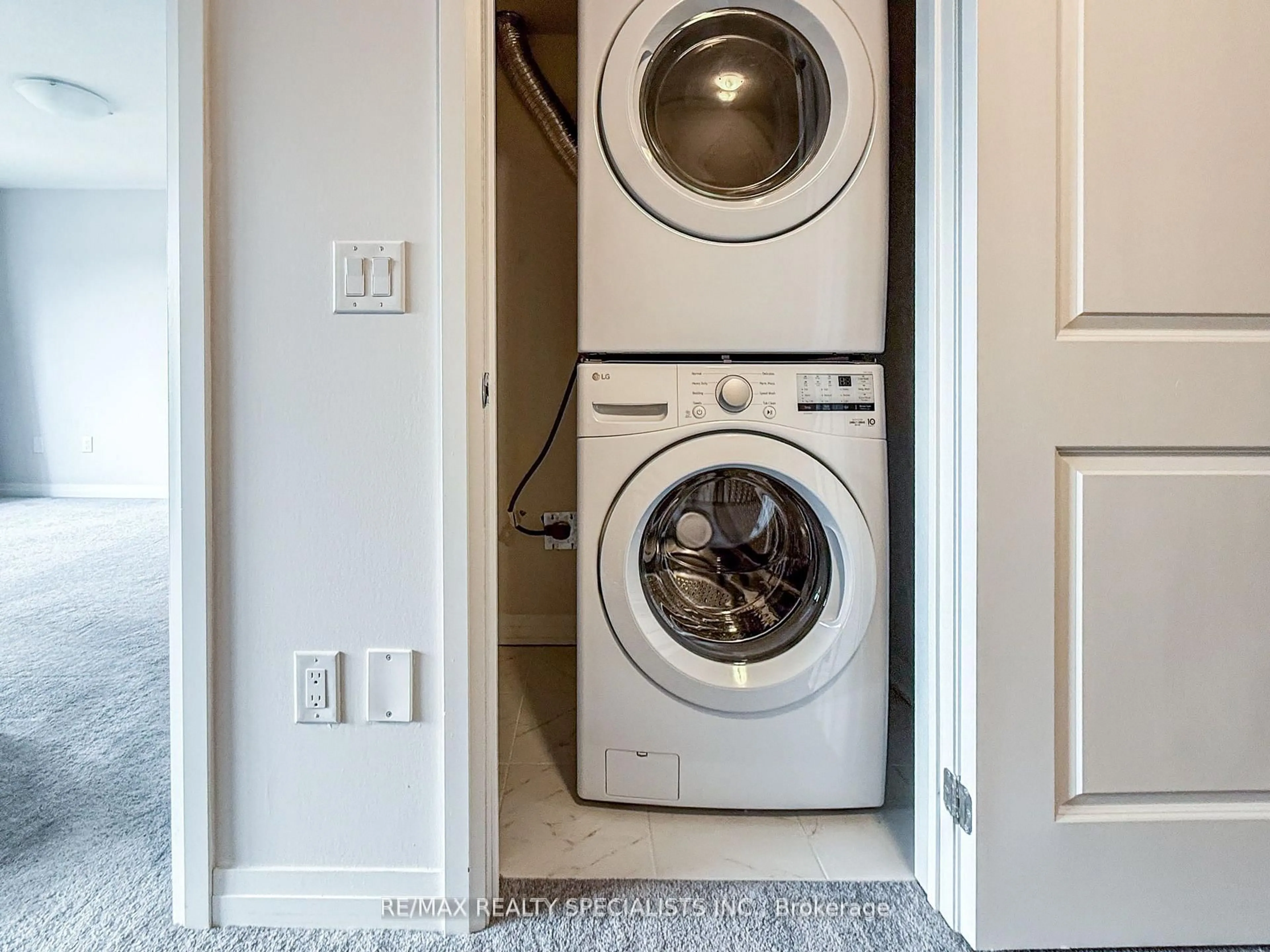 Laundry room for 585 Colborne St #810, Brantford Ontario N3S 3M7