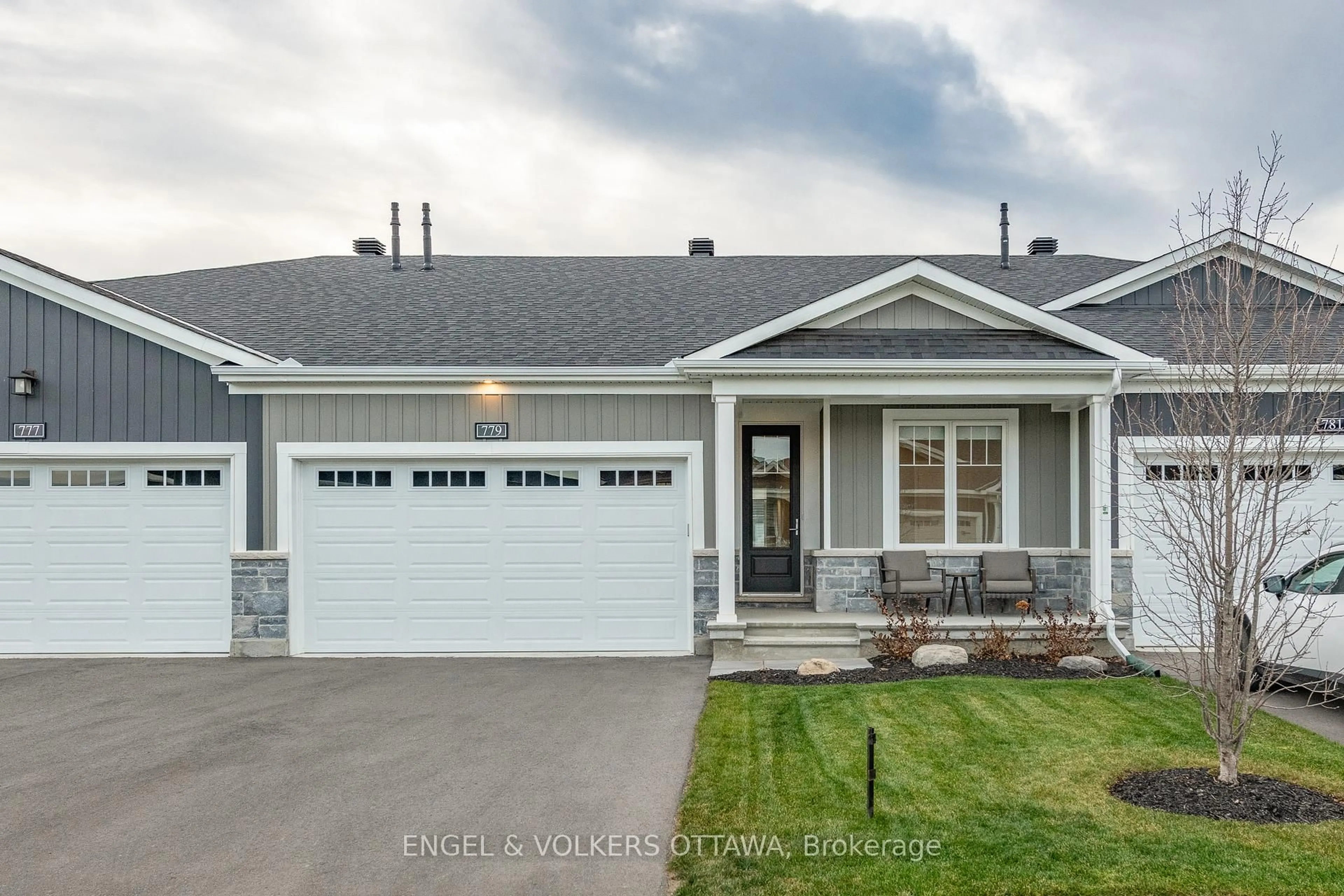 Home with vinyl exterior material, street for 779 Coast Circ, Ottawa Ontario K4M 0E9