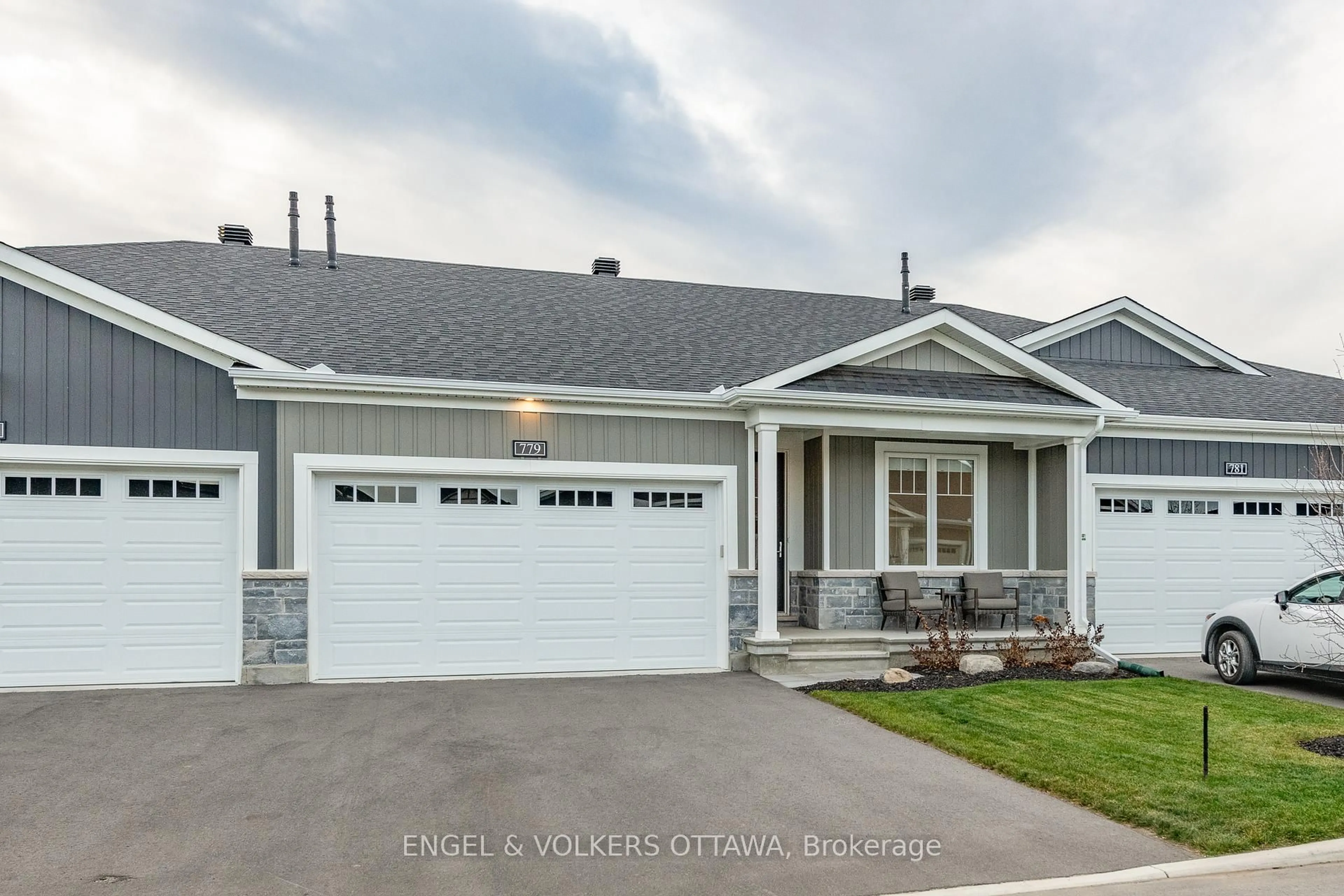 Home with vinyl exterior material, street for 779 Coast Circ, Ottawa Ontario K4M 0E9