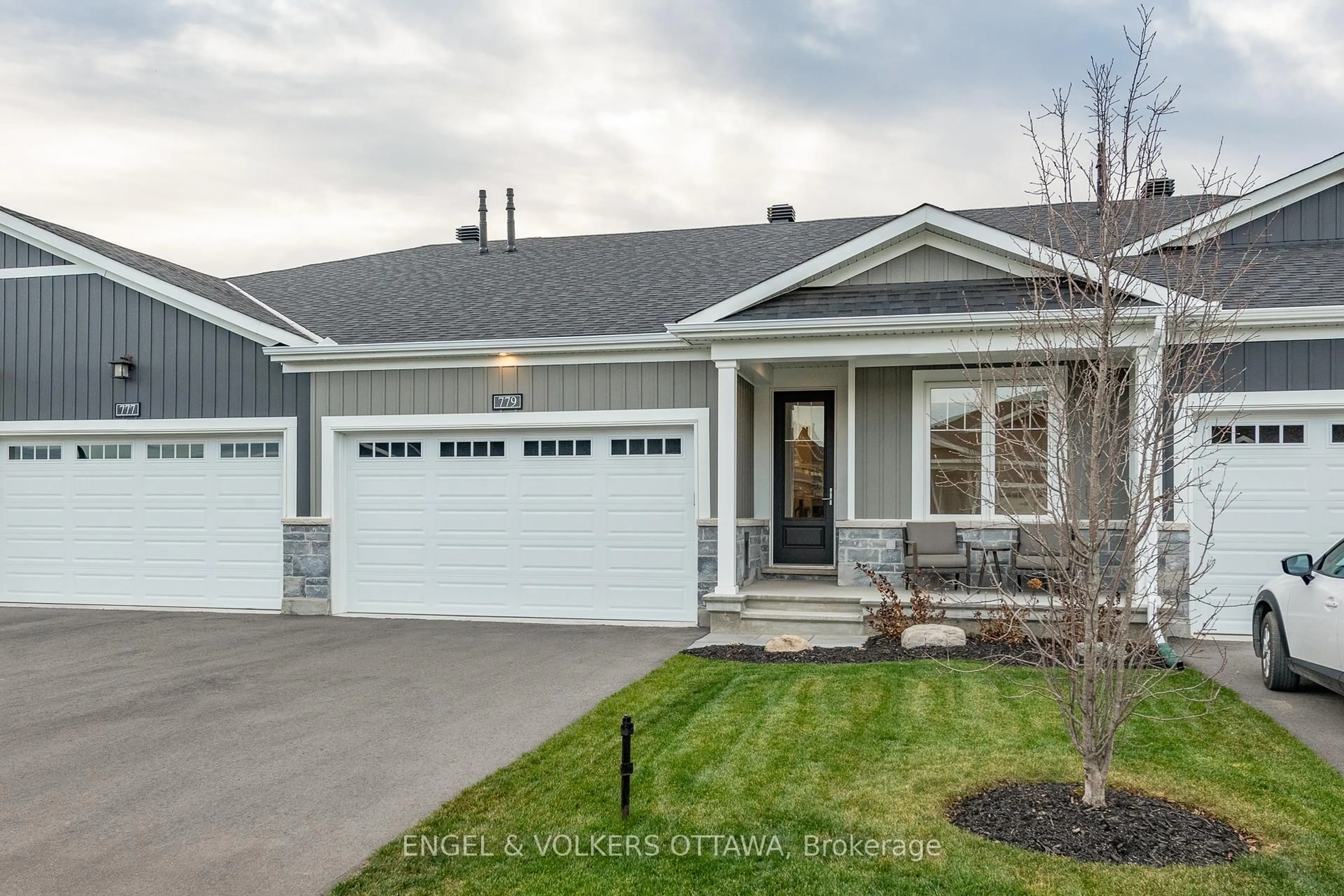 Home with vinyl exterior material, street for 779 Coast Circ, Ottawa Ontario K4M 0E9