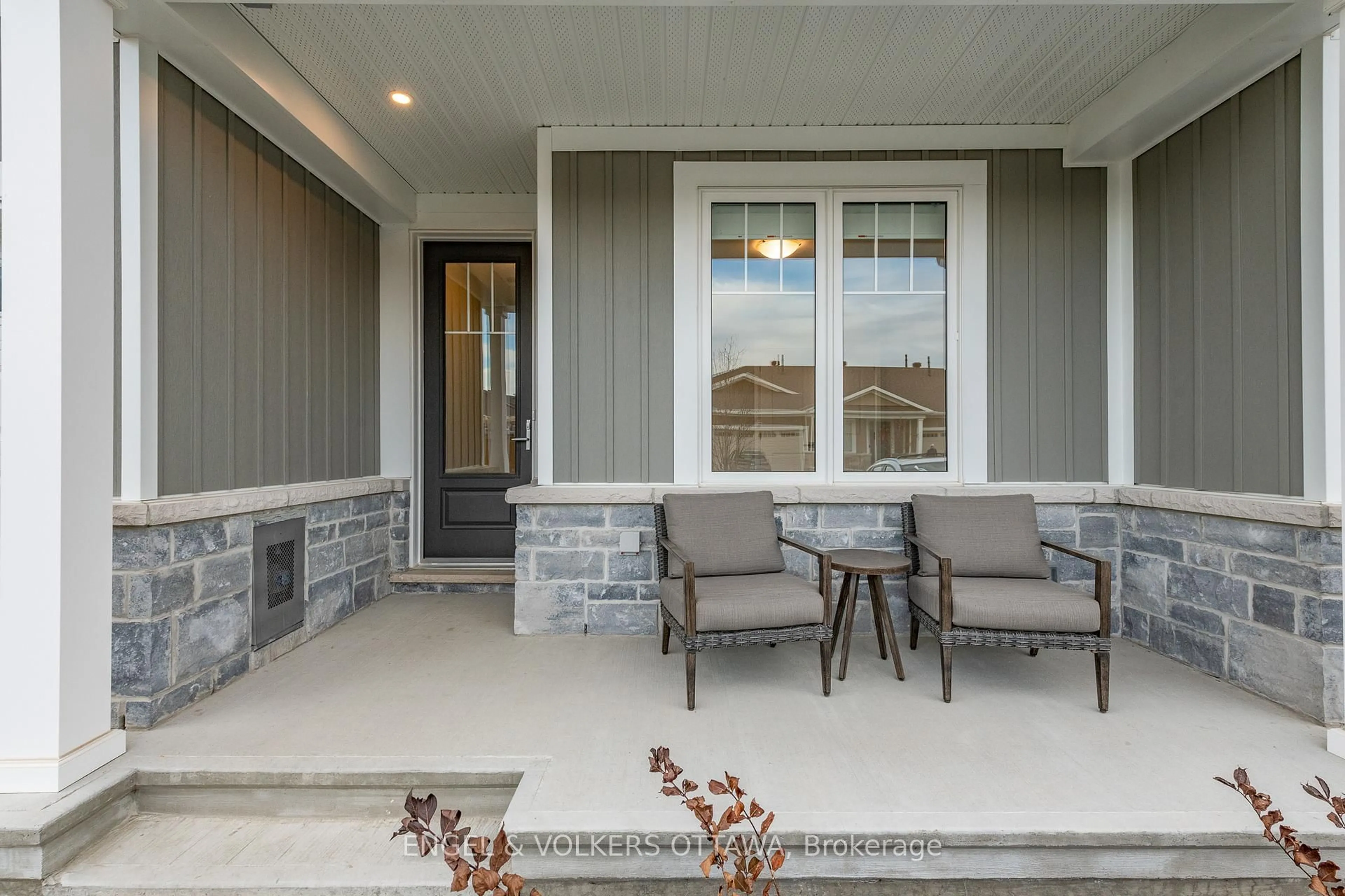 Patio, street for 779 Coast Circ, Ottawa Ontario K4M 0E9