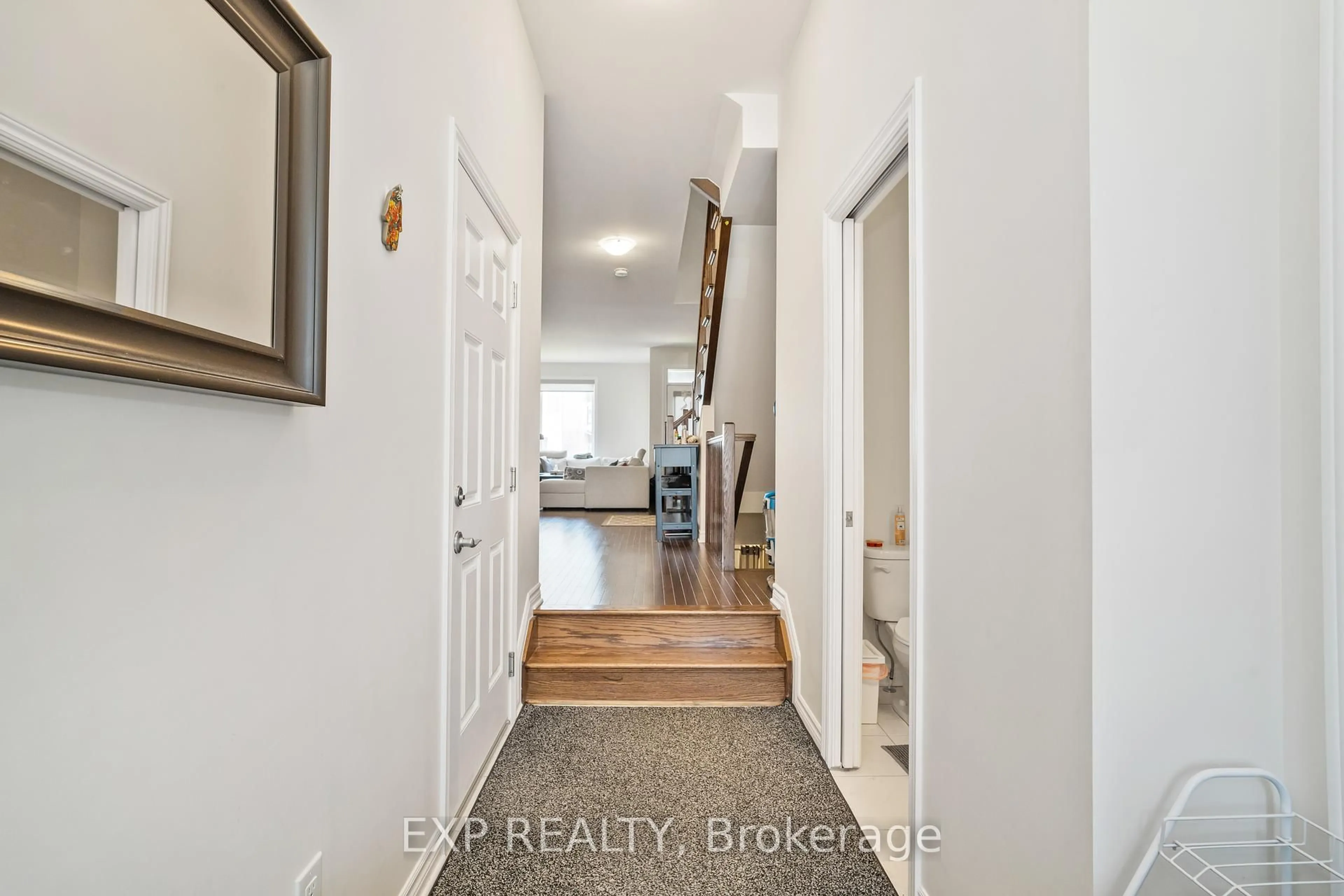 Indoor entryway for 18 Rookie Cres, Ottawa Ontario K2V 0R9