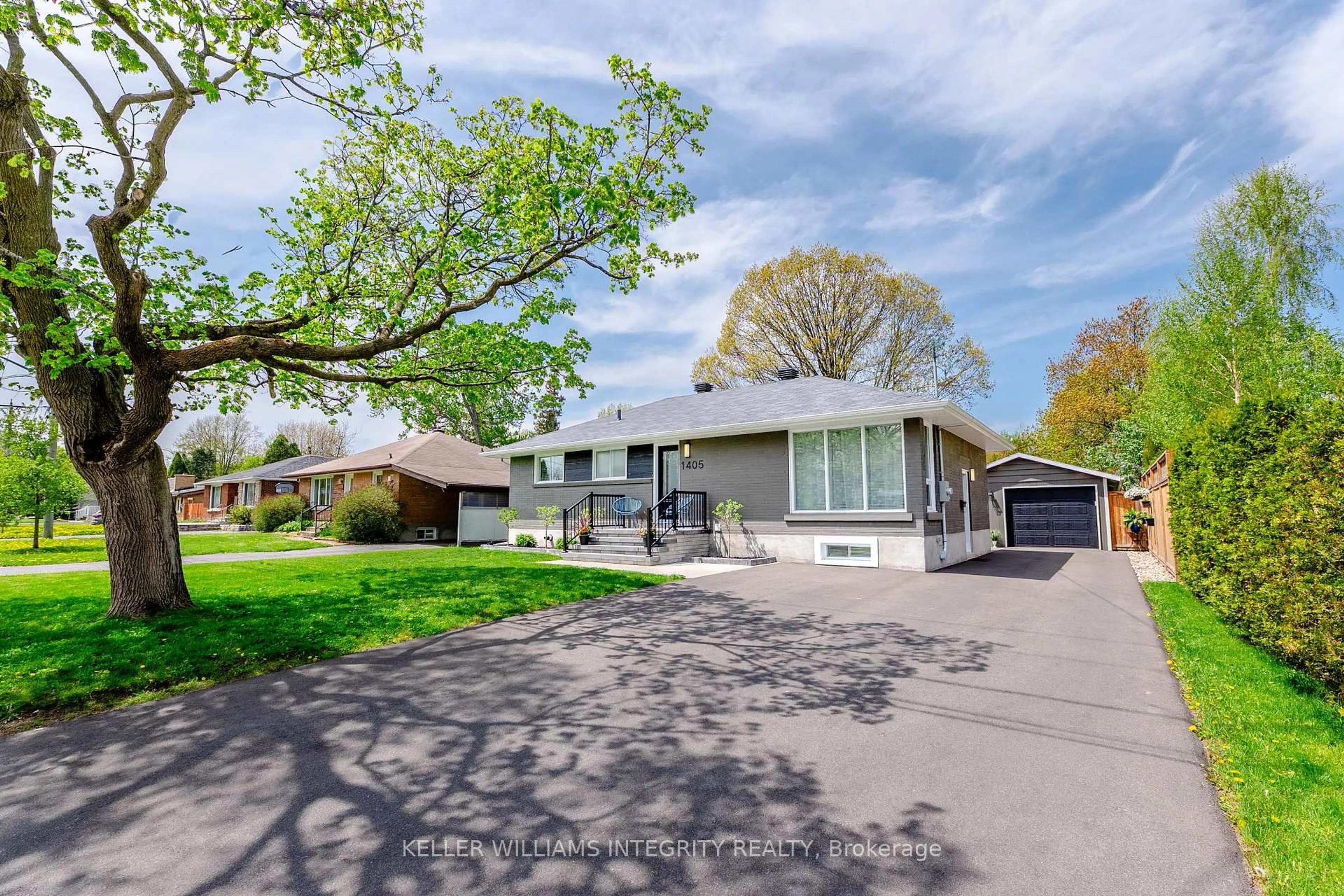 A pic from outside/outdoor area/front of a property/back of a property/a pic from drone, street for 1405 Joyce St, Cornwall Ontario K6J 1Y4
