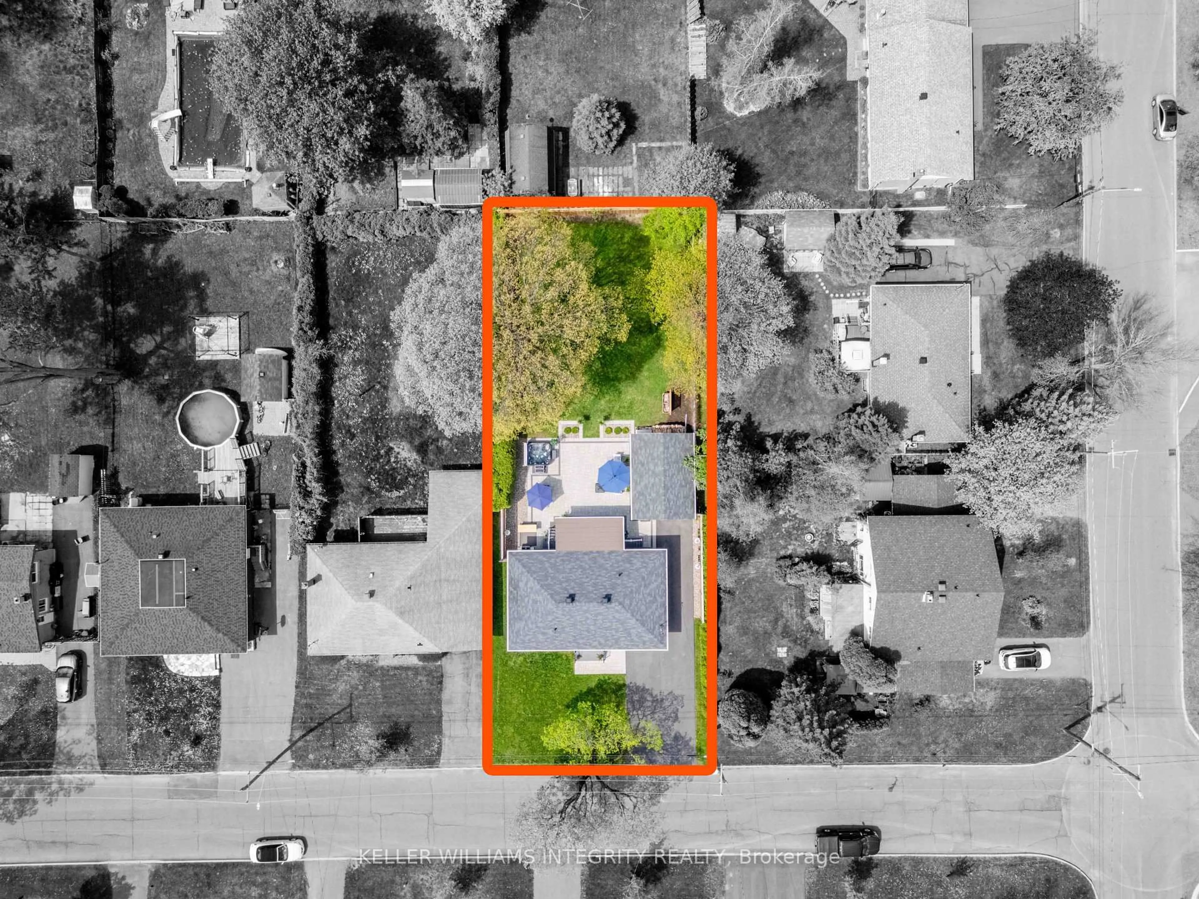 A pic from outside/outdoor area/front of a property/back of a property/a pic from drone, street for 1405 Joyce St, Cornwall Ontario K6J 1Y4
