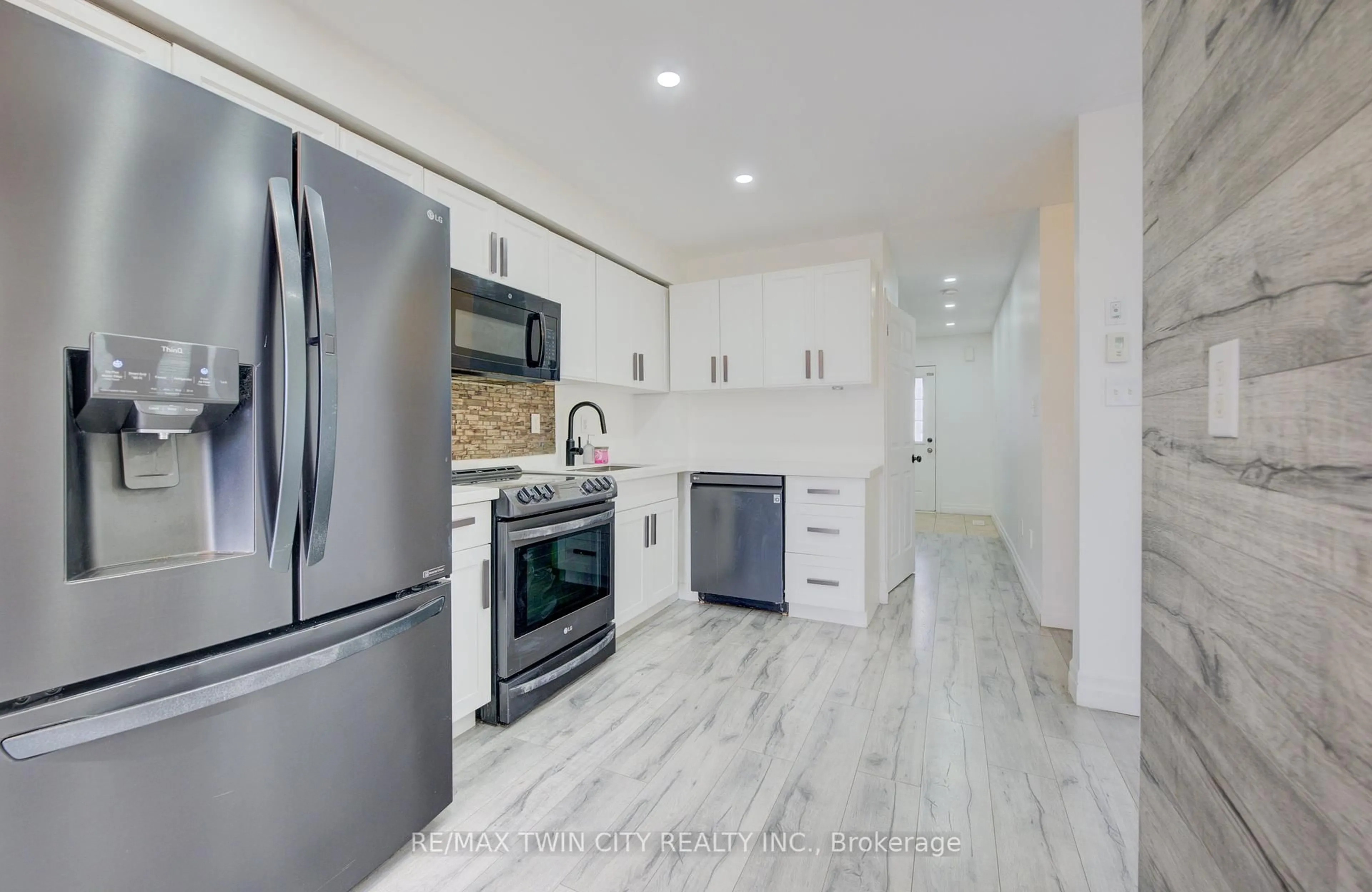 Unknown for 82 Trowbridge St, Woolwich Ontario N0B 1M0