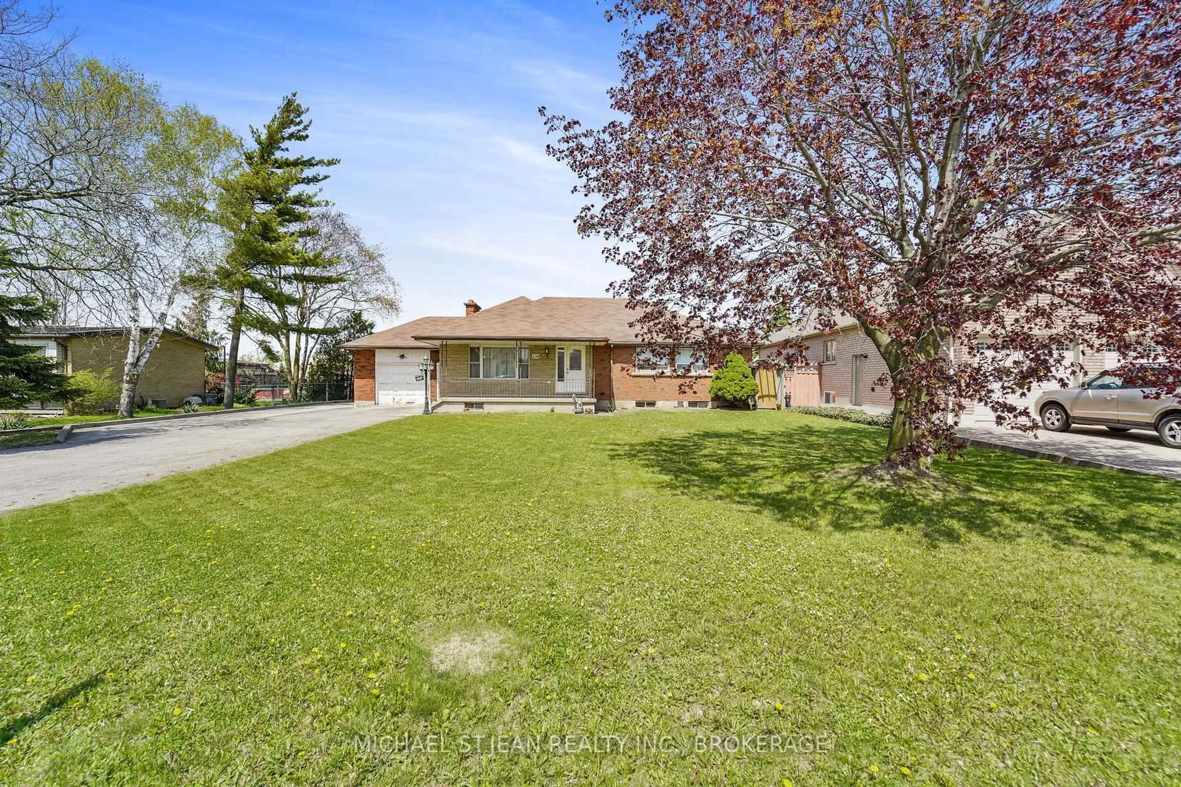 A pic from outside/outdoor area/front of a property/back of a property/a pic from drone, street for 234 Highland Rd, Hamilton Ontario L8J 3T7