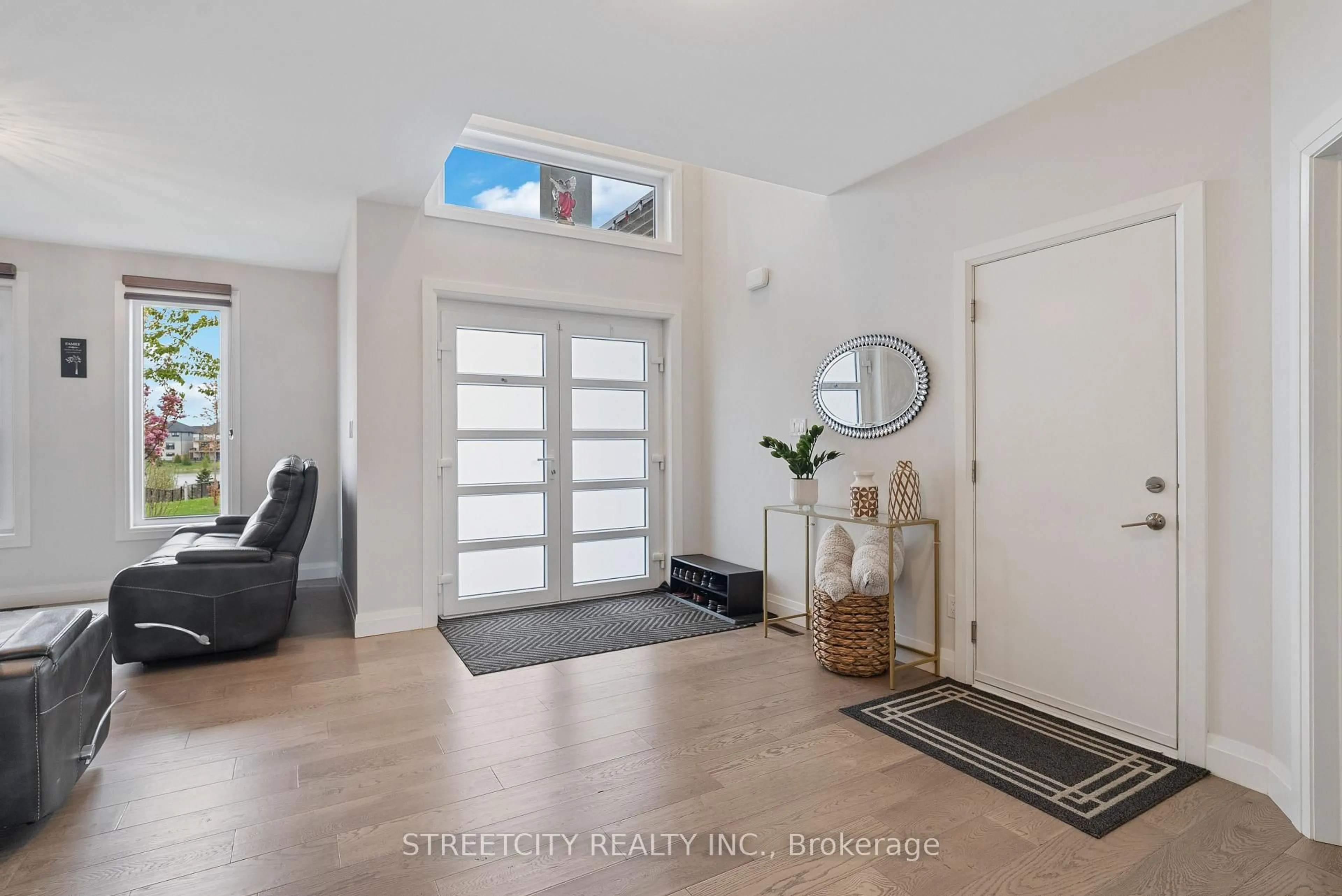 Indoor entryway for 1225 Silverfox Dr, London North Ontario N6G 0V8