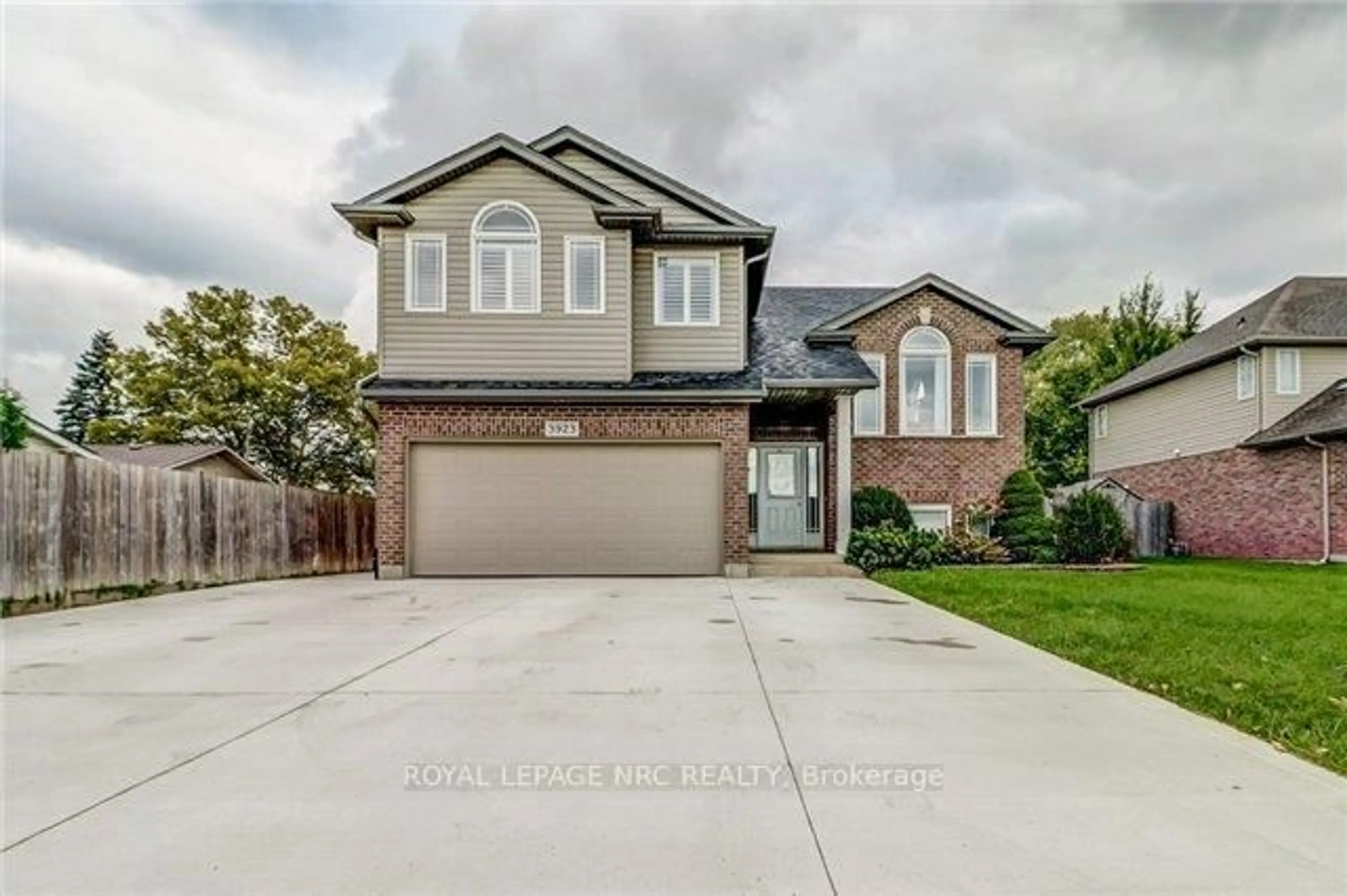 Home with brick exterior material, street for 3923 Weinbrenner Rd, Niagara Falls Ontario L2G 7Y1