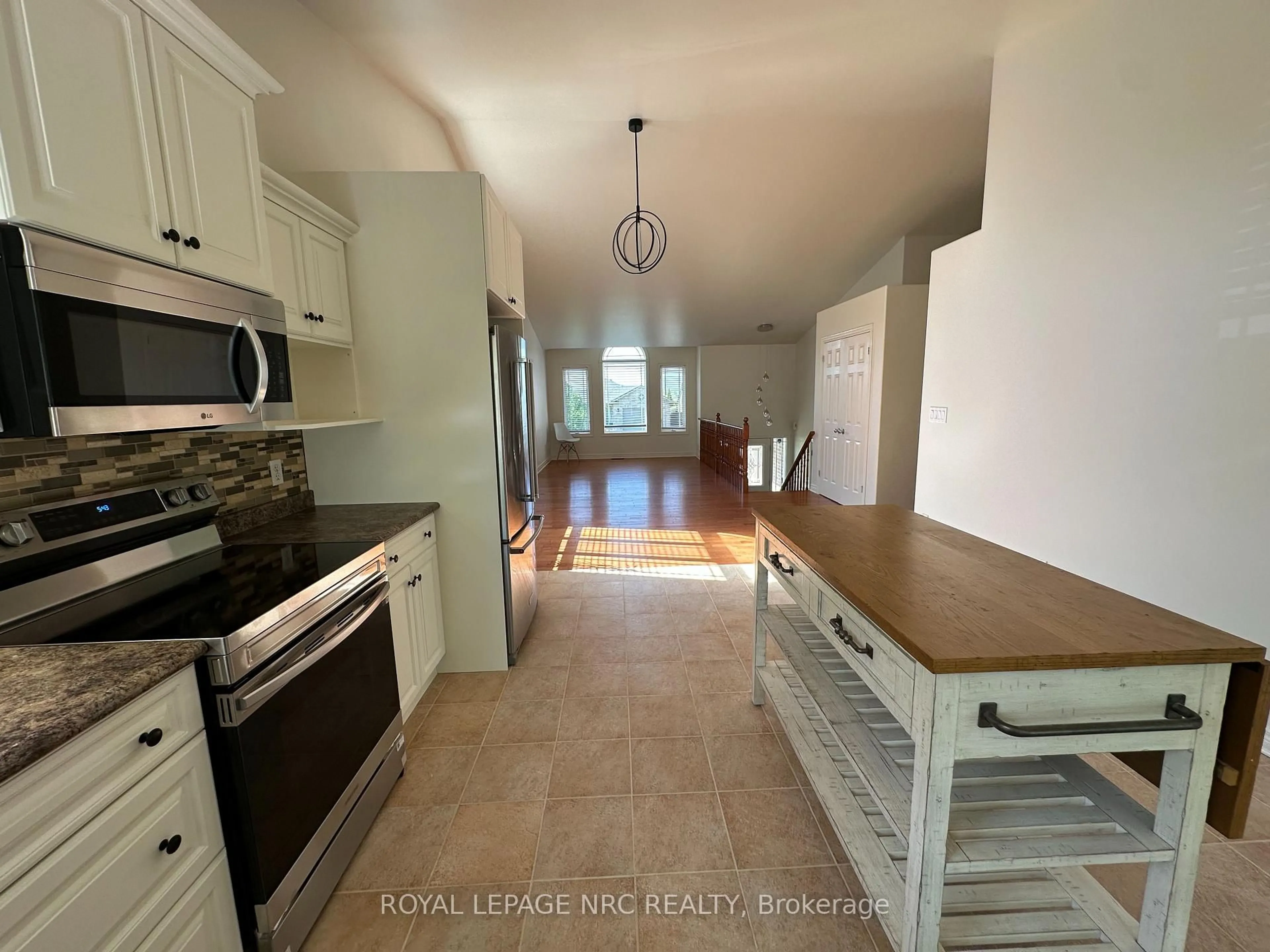 Open concept kitchen, unknown for 3923 Weinbrenner Rd, Niagara Falls Ontario L2G 7Y1