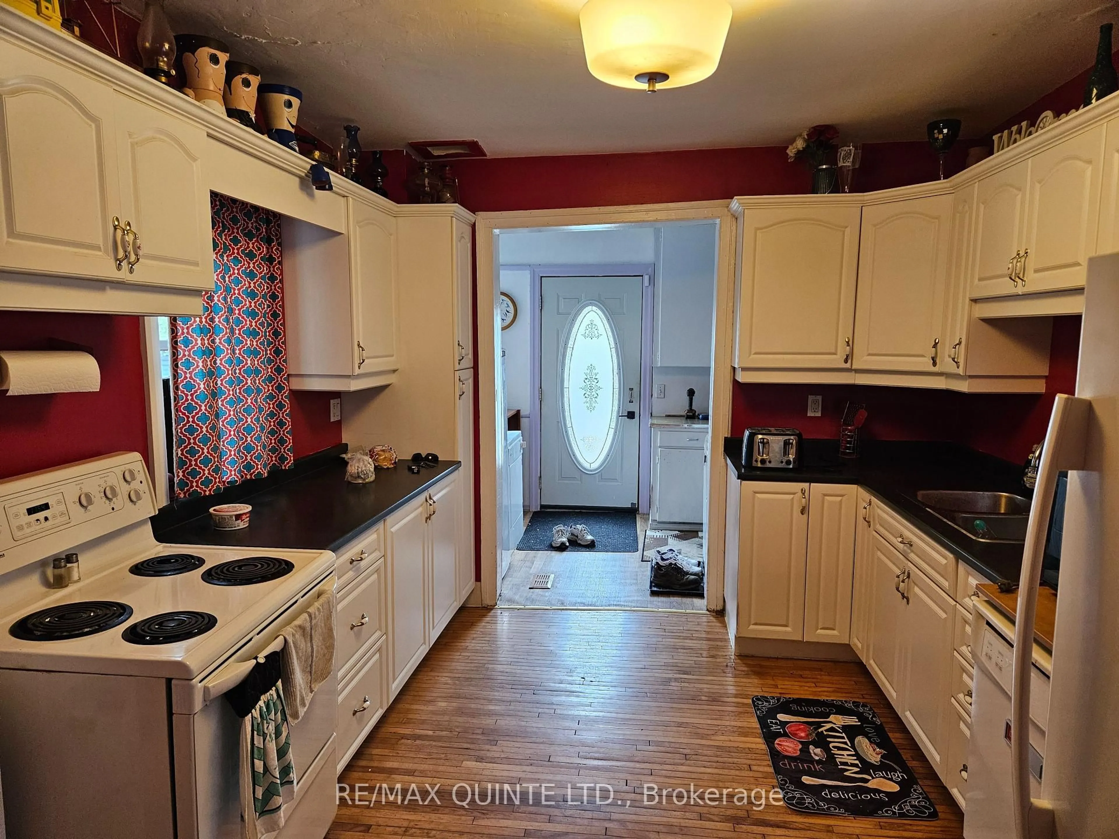 Standard kitchen, unknown for 72 Cedar St, Belleville Ontario K8P 3M1
