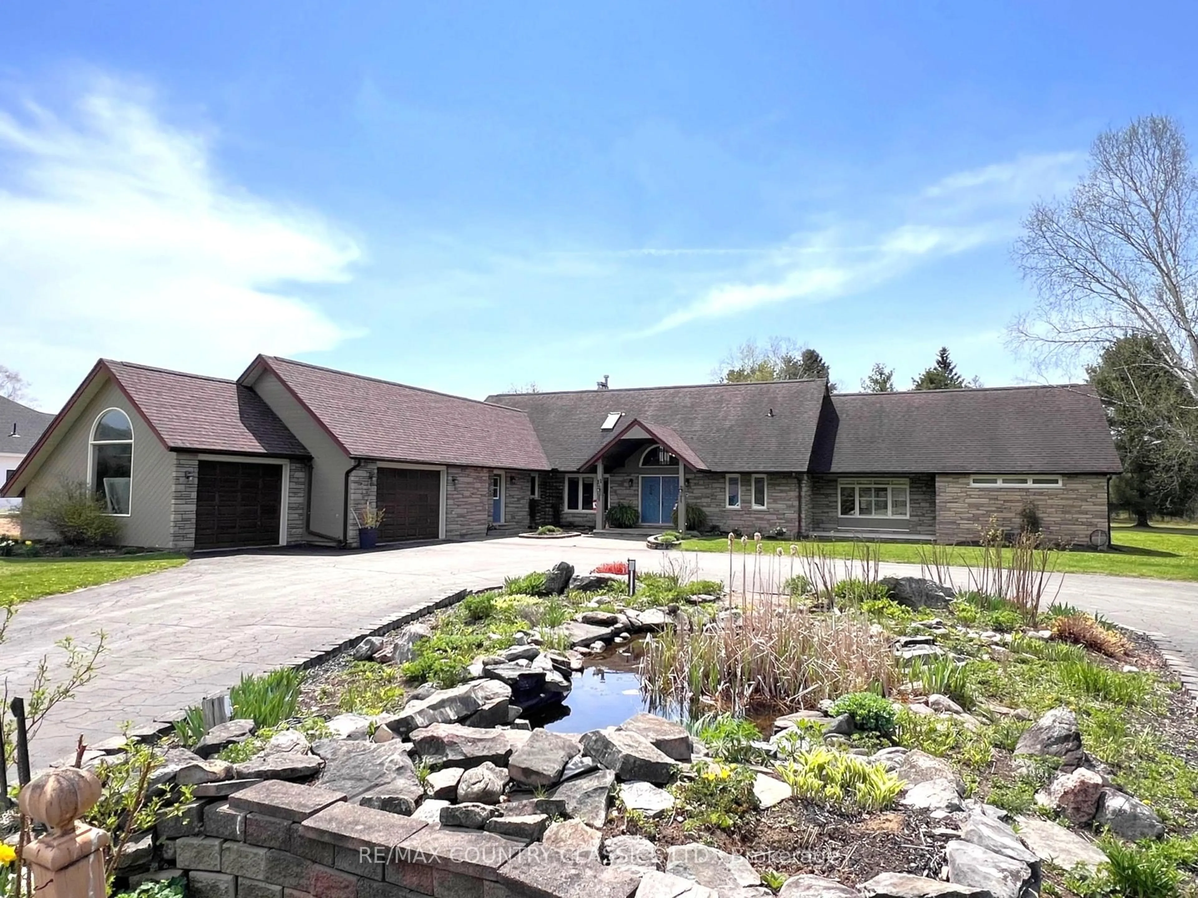A pic from outside/outdoor area/front of a property/back of a property/a pic from drone, unknown for 11 Golfview Dr, Bancroft Ontario K0L 1C0