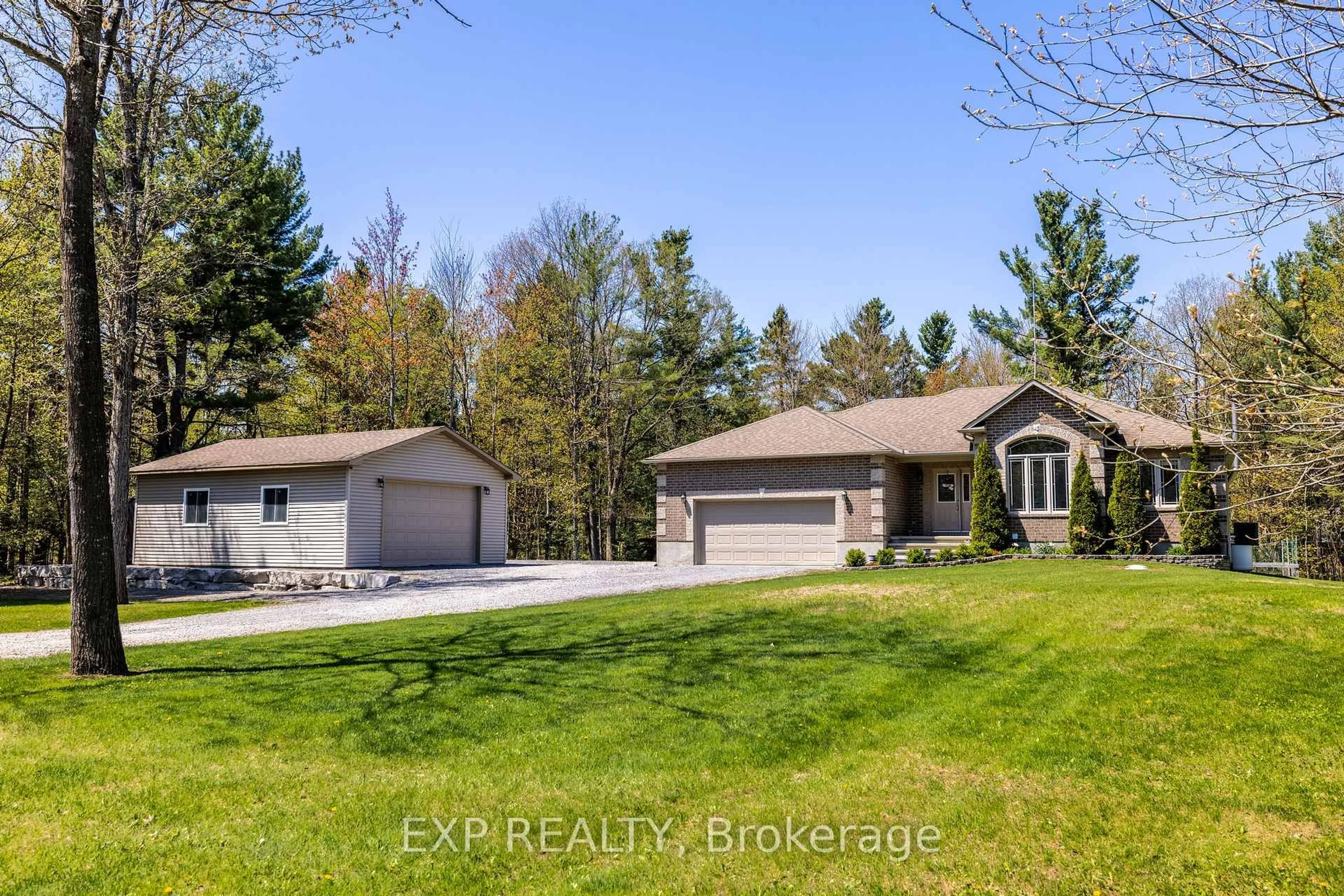 A pic from outside/outdoor area/front of a property/back of a property/a pic from drone, unknown for 122 Irish St, Smiths Falls Ontario K7A 4S7