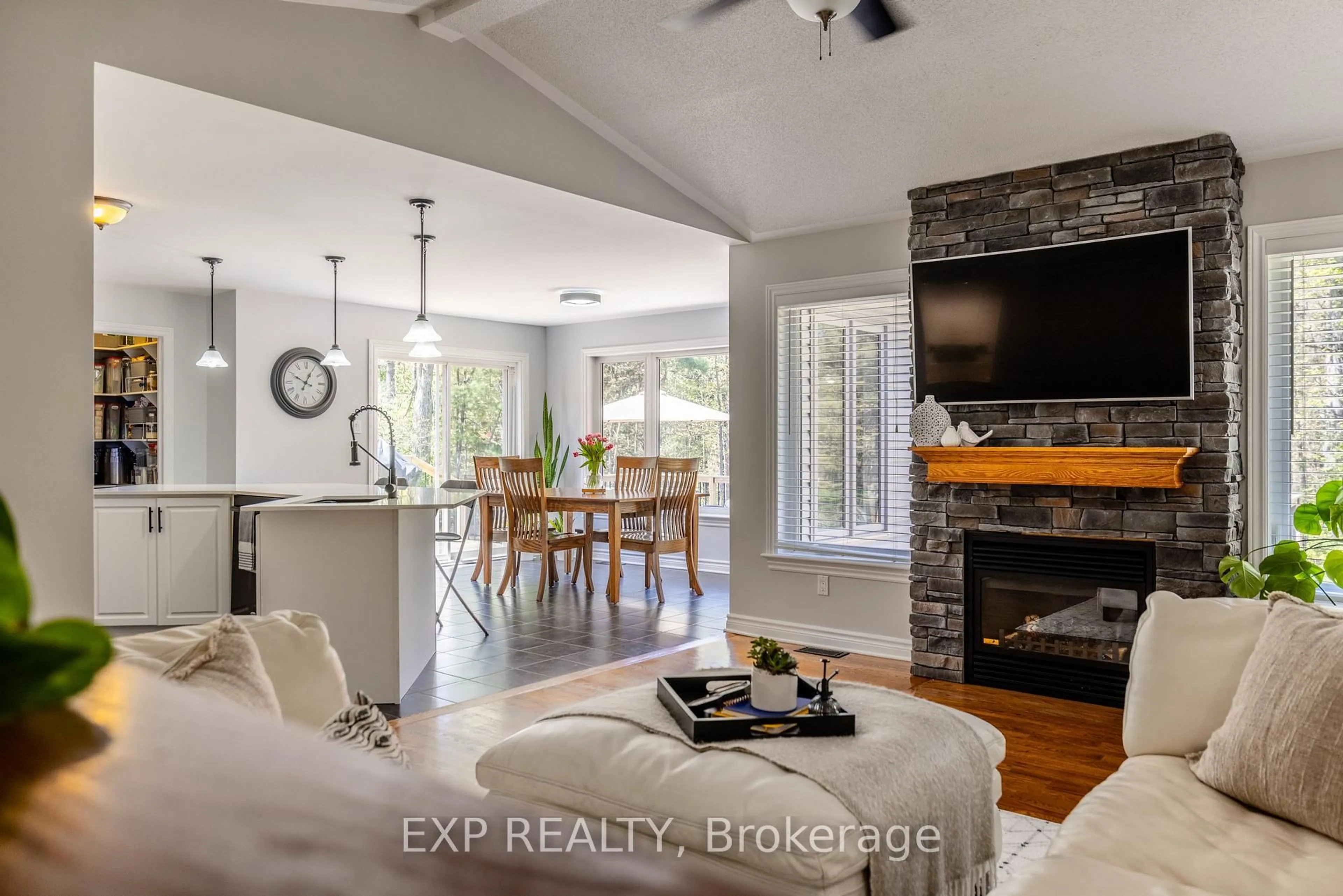 Open concept kitchen, ceramic/tile floor for 122 Irish St, Smiths Falls Ontario K7A 4S7