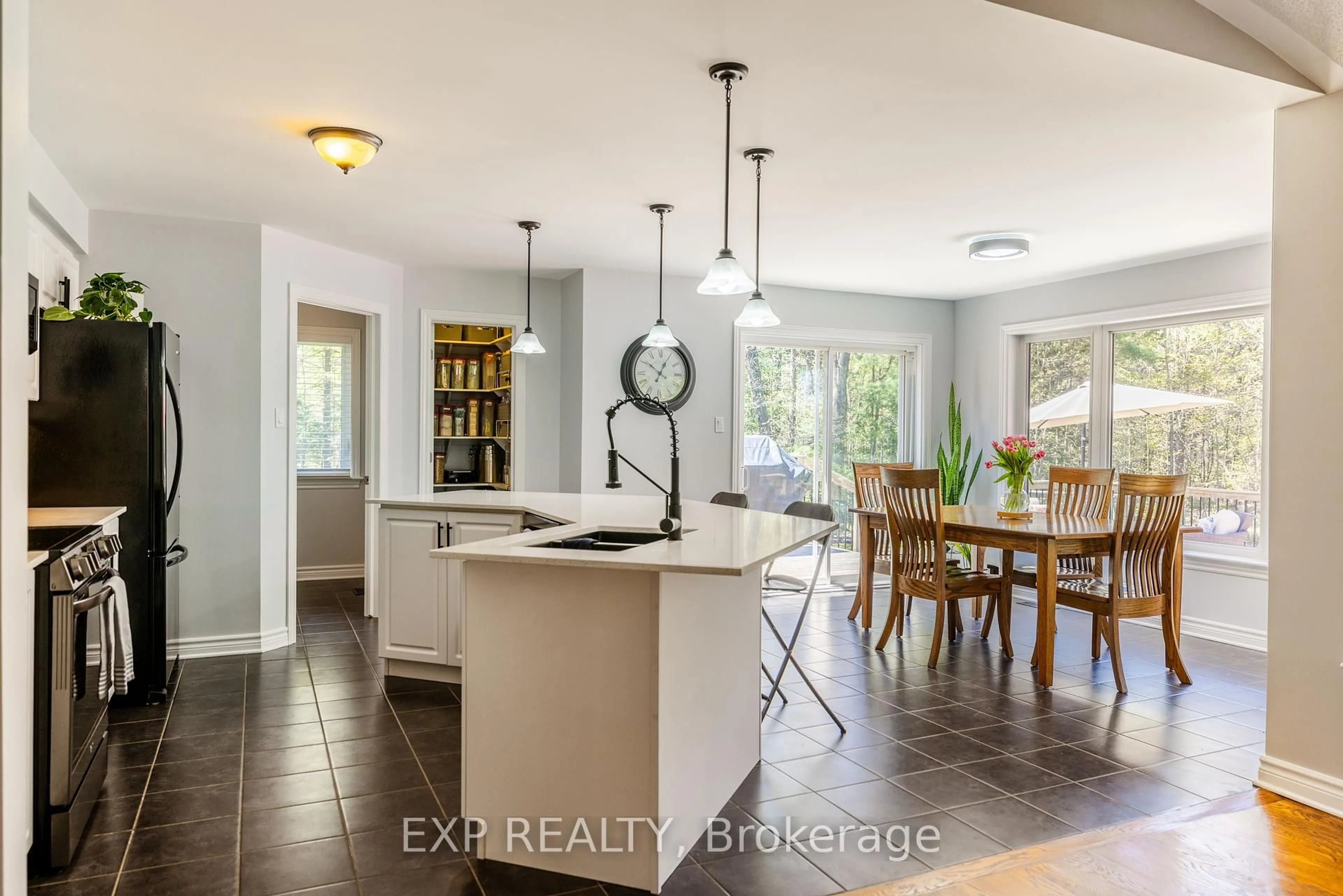 Open concept kitchen, ceramic/tile floor for 122 Irish St, Smiths Falls Ontario K7A 4S7