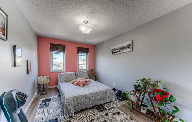Additional property image - 86 Rochefort St