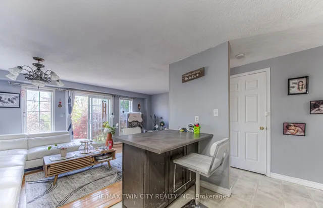 Additional property image - 86 Rochefort St