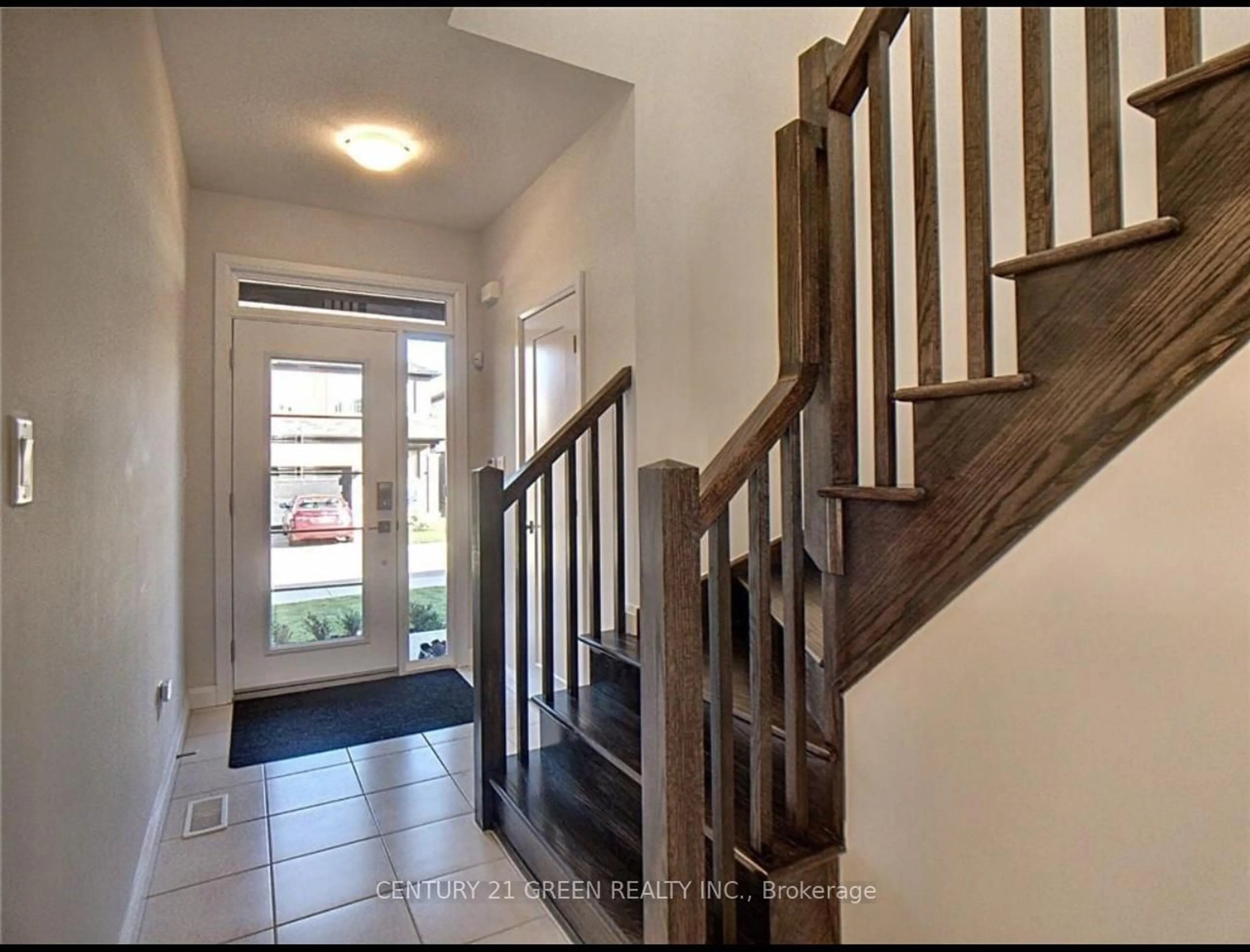 Indoor entryway for 10 Rouley Lane, Hamilton Ontario L9G 0G5