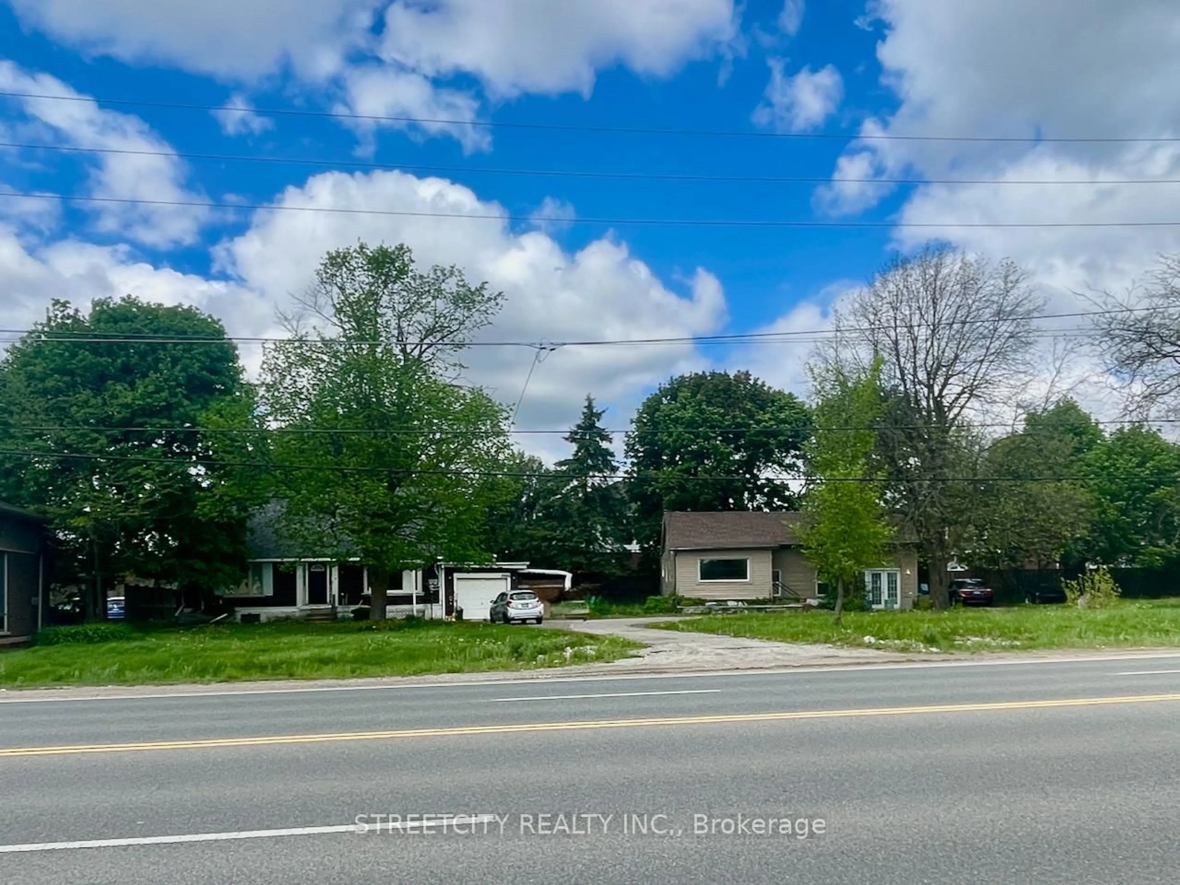 A pic from outside/outdoor area/front of a property/back of a property/a pic from drone, street for 2069 Wharncliffe Rd, London South Ontario N6P 1K9