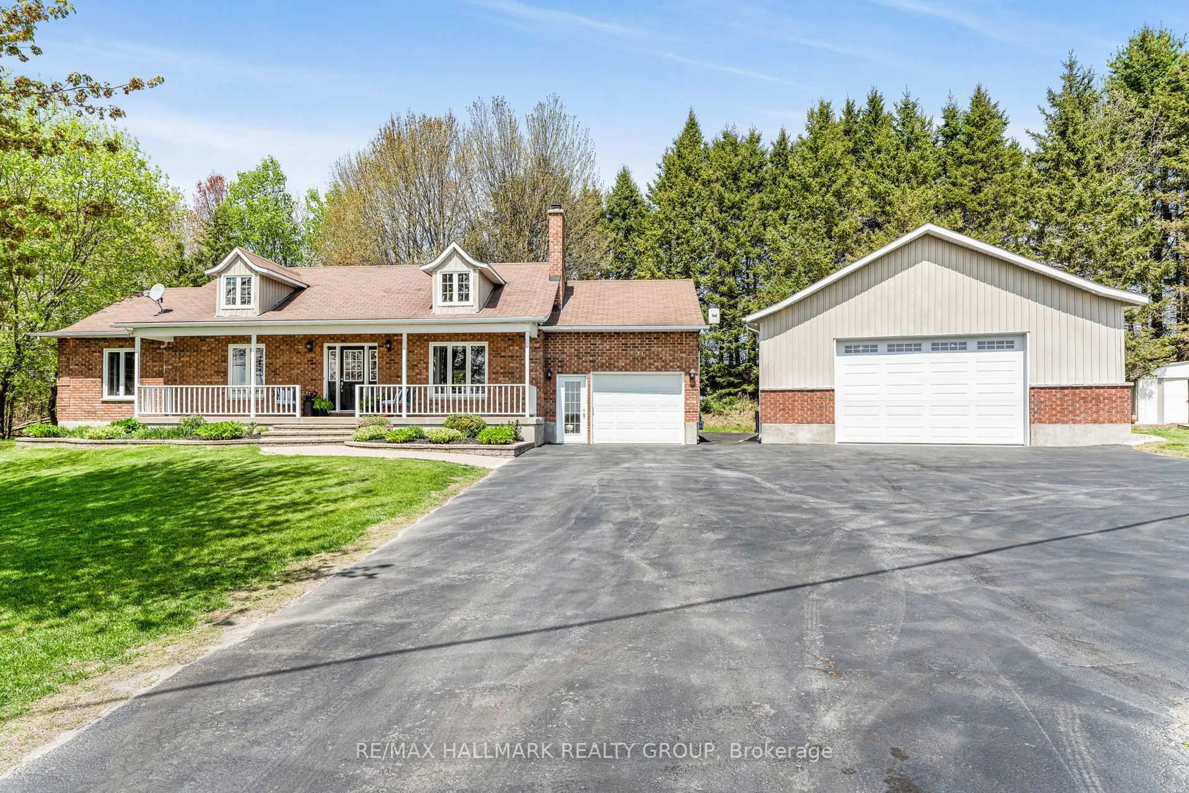A pic from outside/outdoor area/front of a property/back of a property/a pic from drone, street for 1211 LACROIX Rd, Clarence-Rockland Ontario K0A 2A0