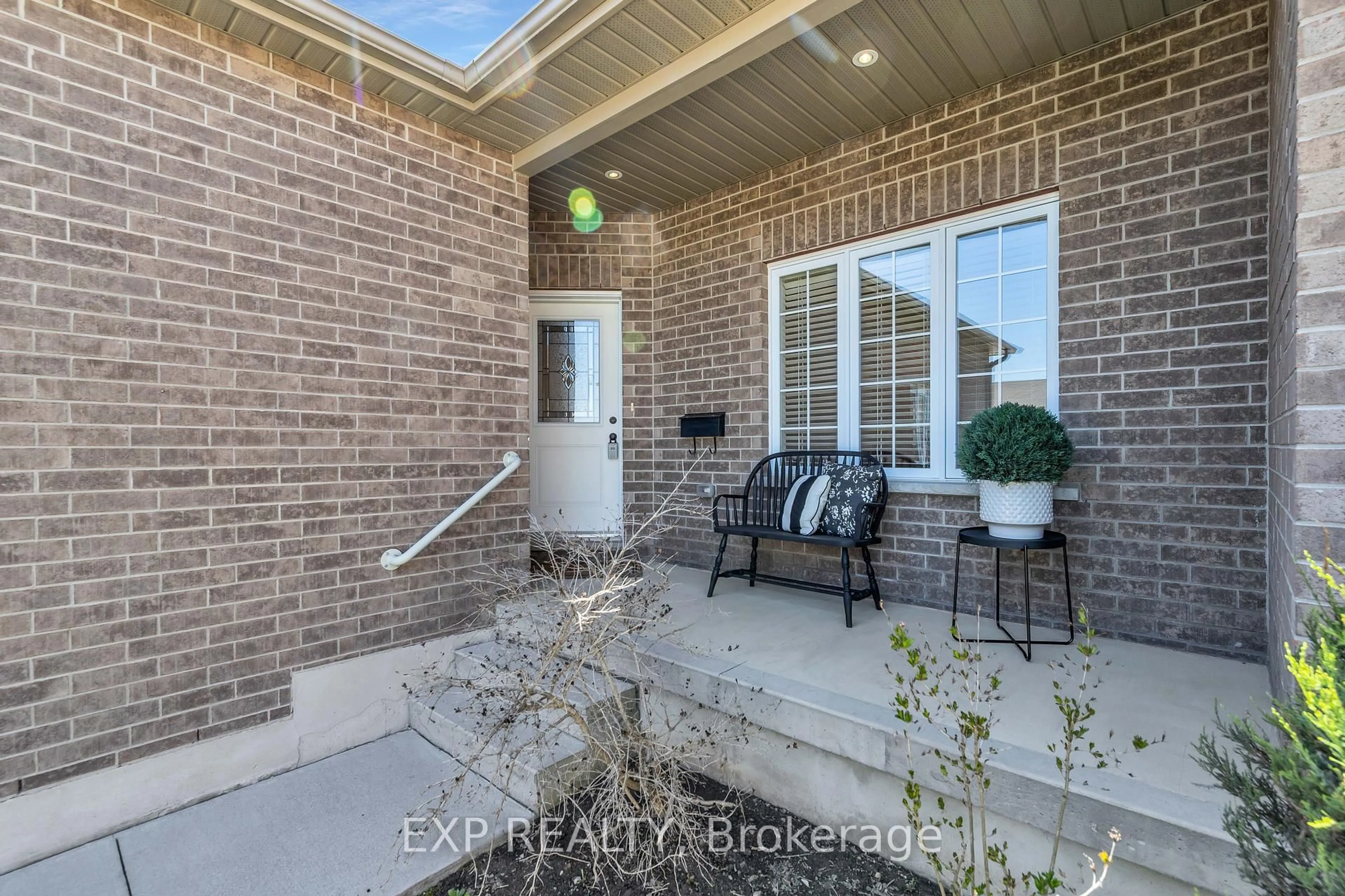 Indoor entryway for 132 KROTZ St, North Perth Ontario N4W 0E2