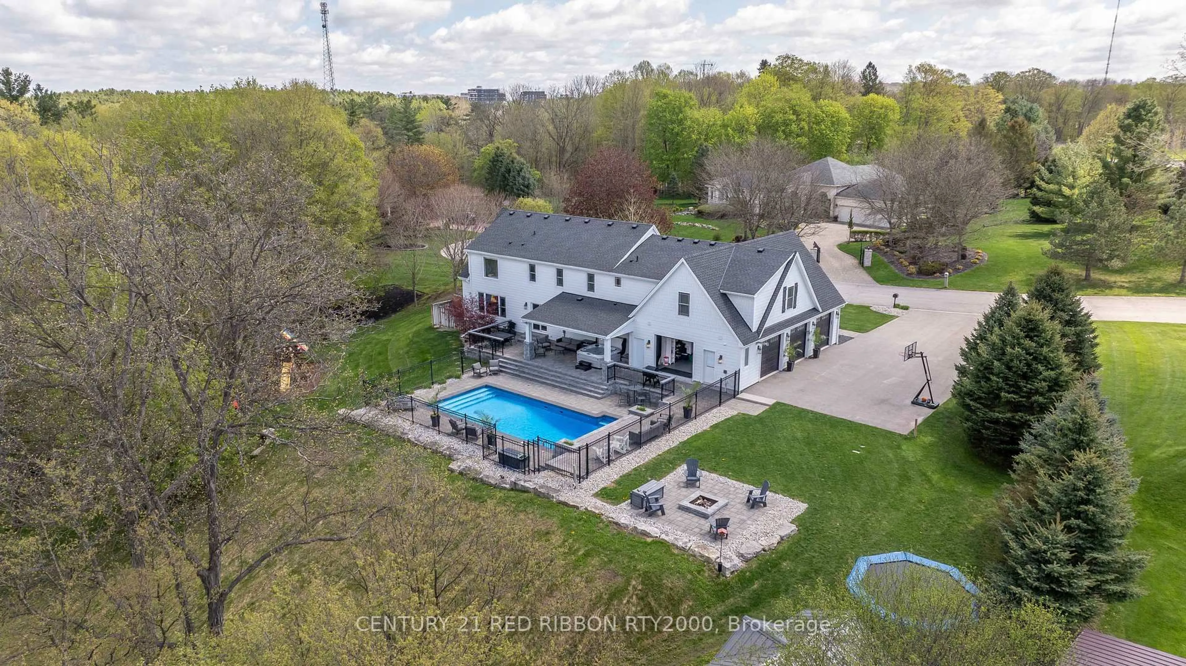 A pic from outside/outdoor area/front of a property/back of a property/a pic from drone, water/lake/river/ocean view for 2300 Lime Kiln Dr, London South Ontario N6K 4P6